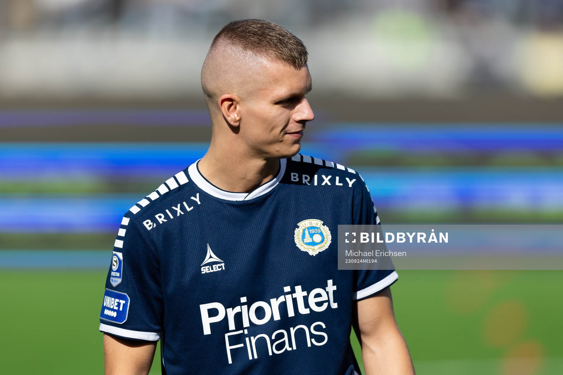 Utsiktens Lucas Hedlund på line up innan fotbollsmatchen i