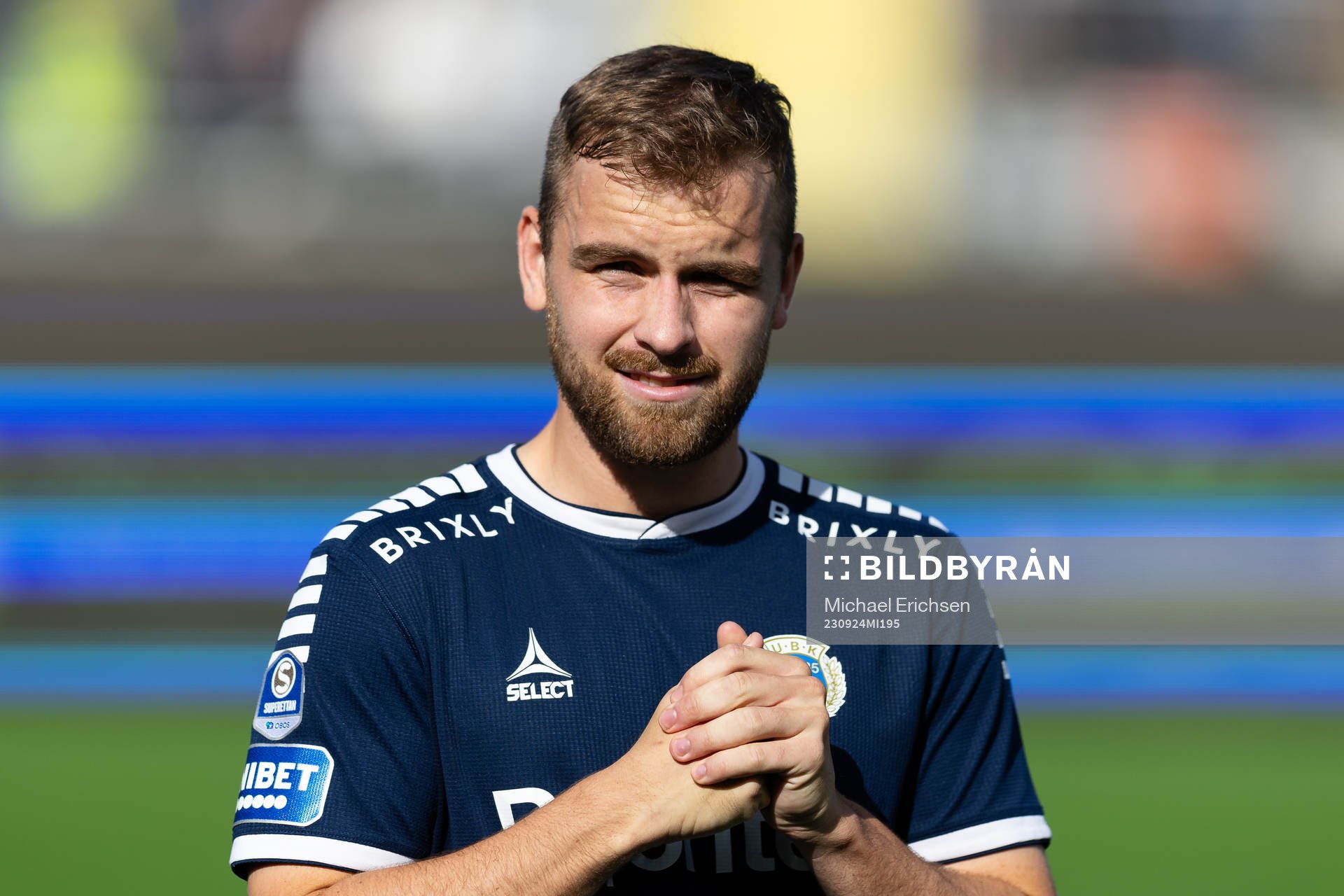 Utsiktens Erik Gunnarsson på line up innan fotbollsmatchen