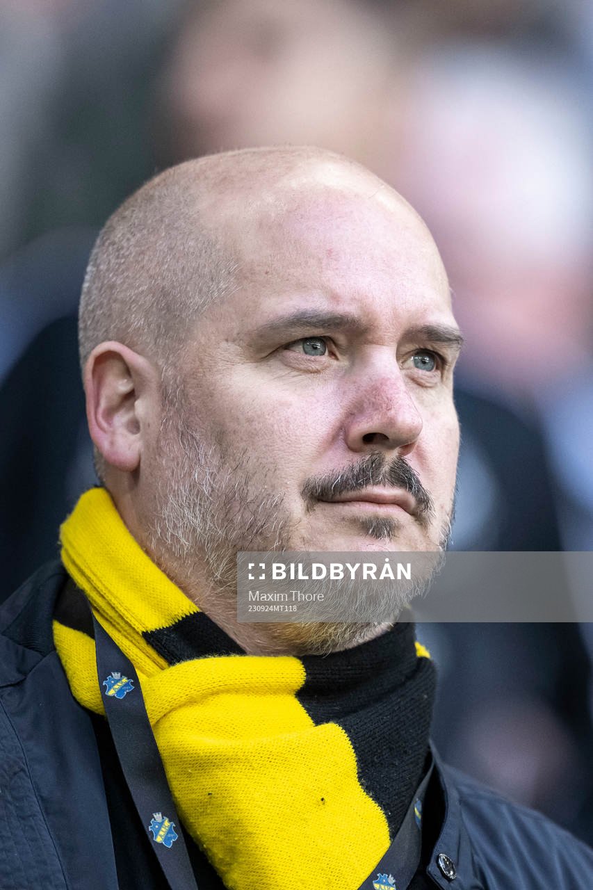 AIKs VD Fredrik Söderberg fotbollsmatchen i Allsvenskan