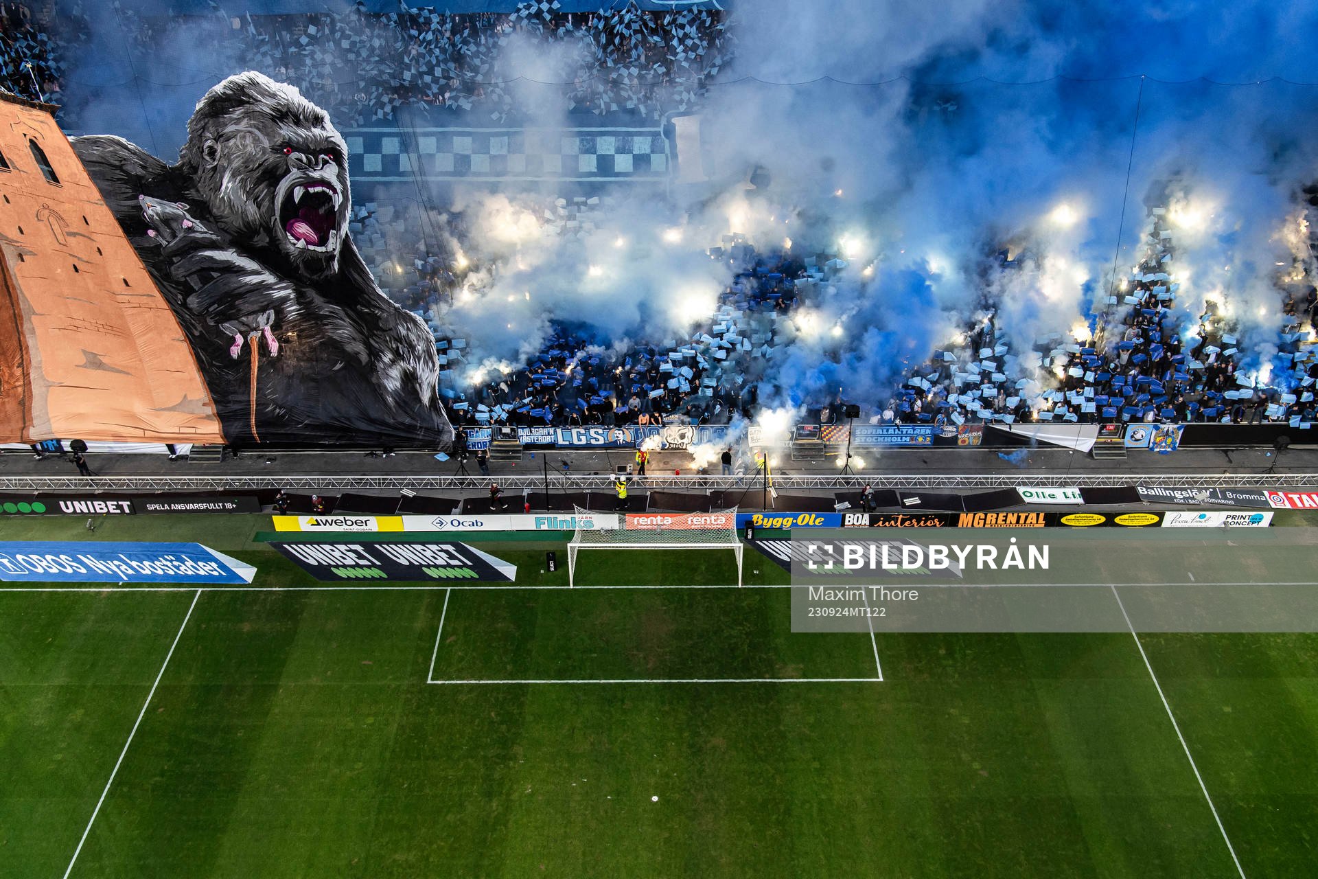 Djurgårdens supportrar med ett tifo