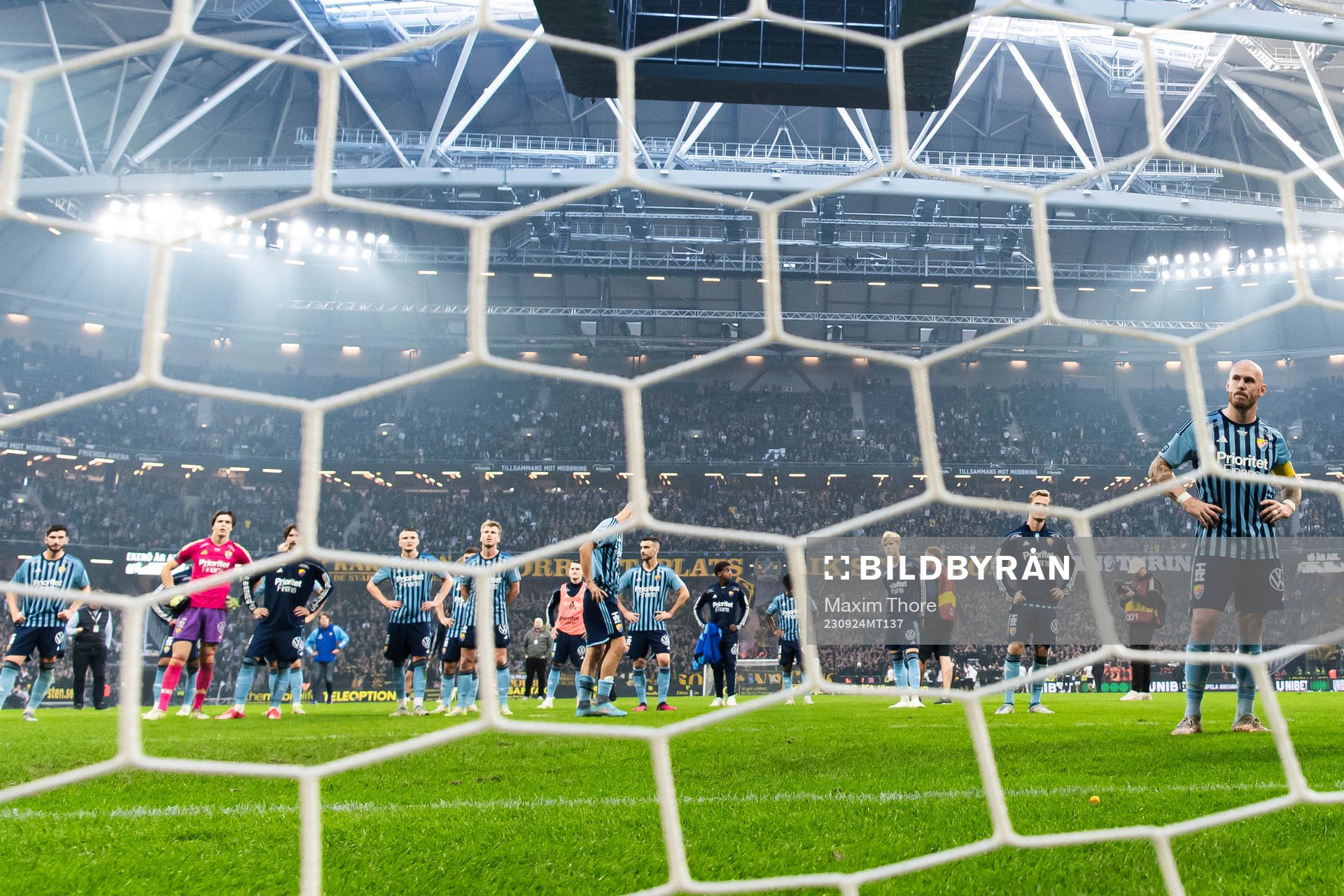 Djurgårdens Magnus Eriksson (till höger) deppar med