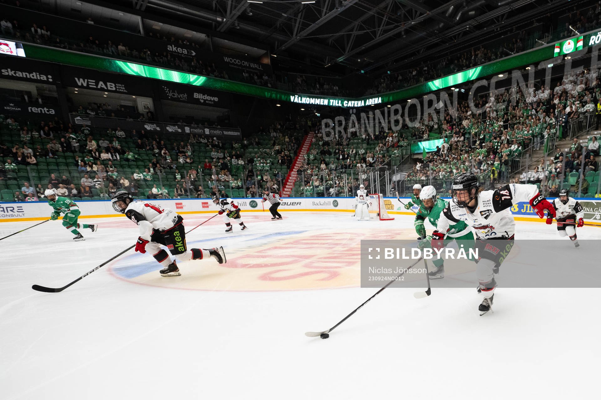 Malmö Redhawks Natalie Perry och Rögles Saga Tynell-Nissas