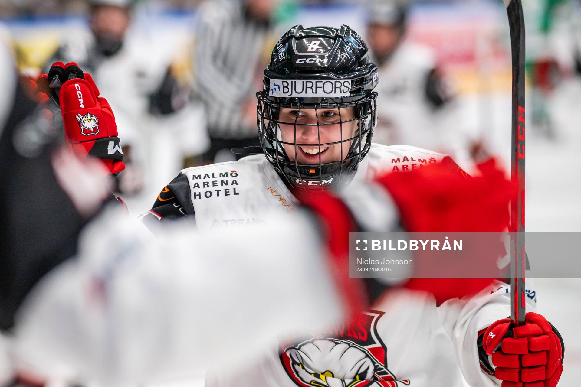 Malmö Redhawks Hilda Törner jublar