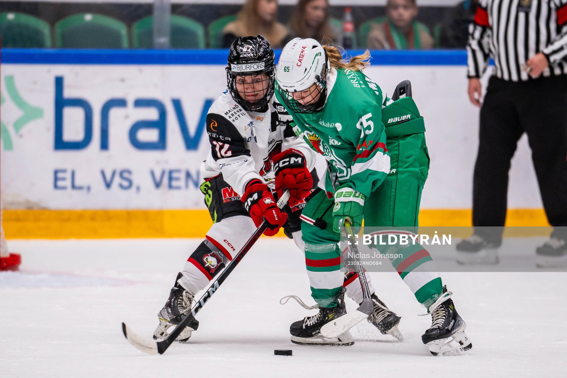 Malmö Redhawks Amie Varano och Rögles Moa Nilsson