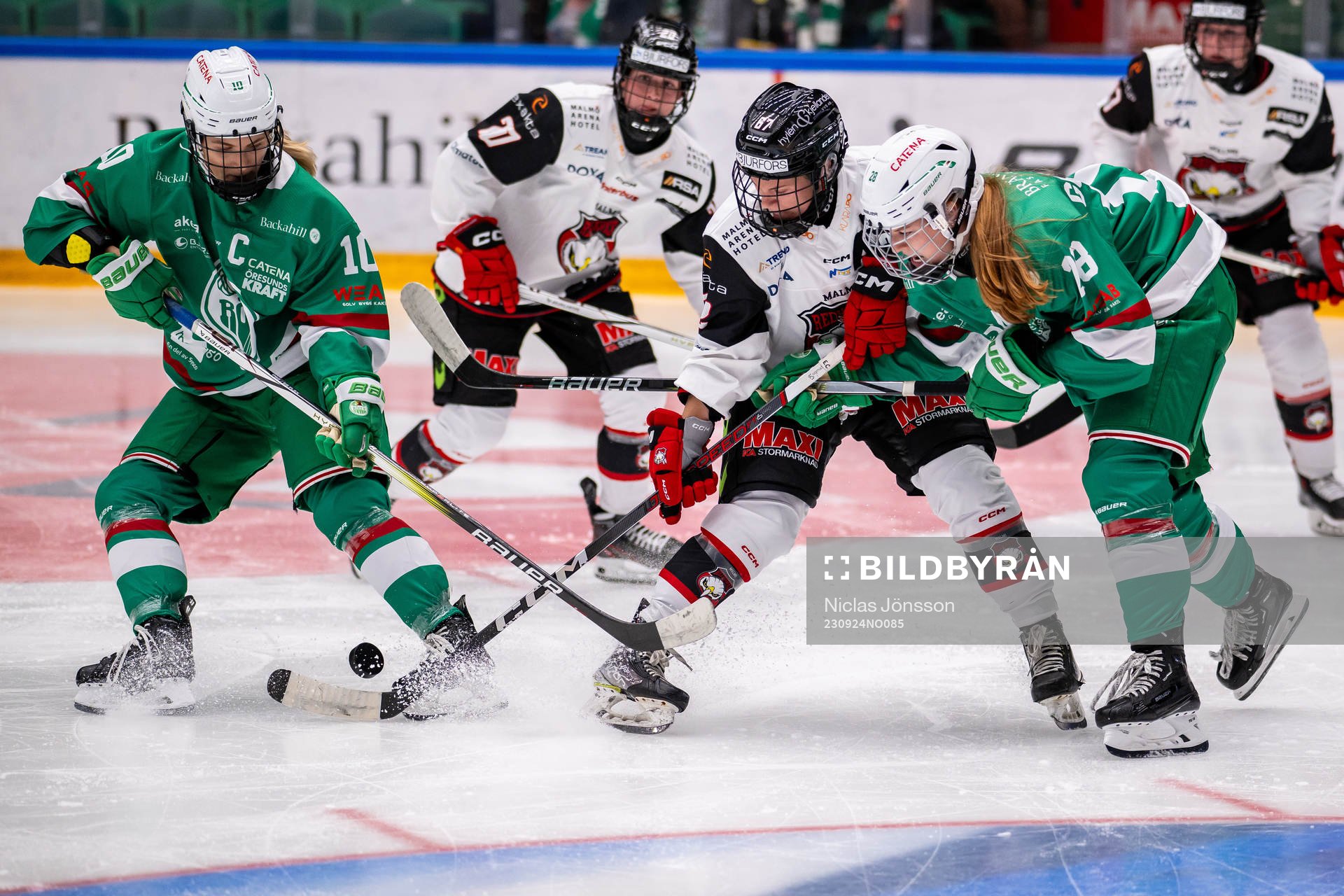 Rögles Wilma Hjelm och Emily Gustafson och Malmö Redhawks