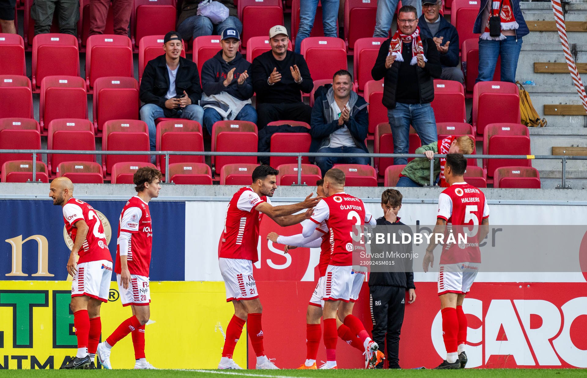 Kalmars Deniz Hummet jublar med lagkamrater