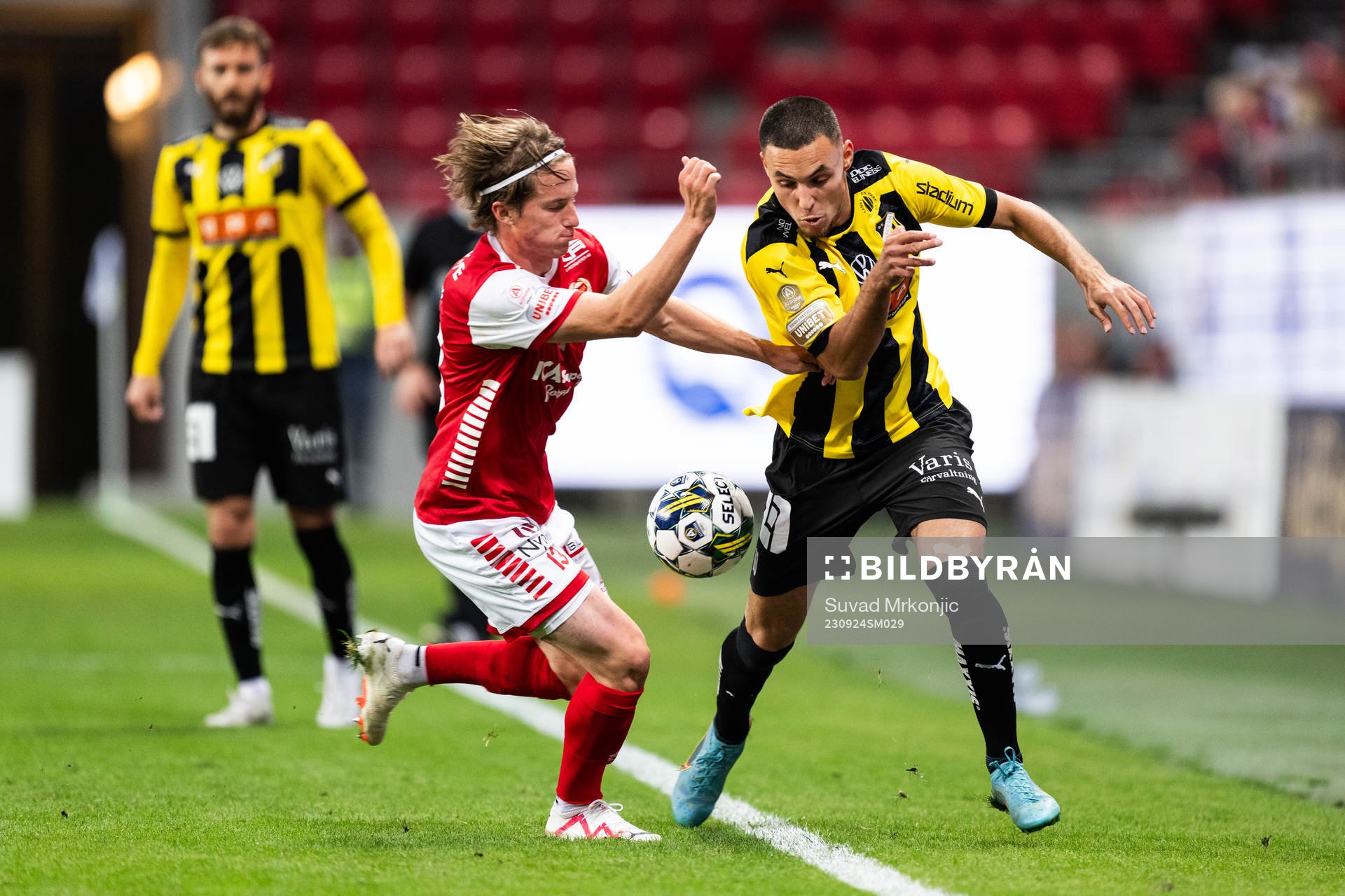 Kalmars Johan Karlsson och Häckens Ali Youssef