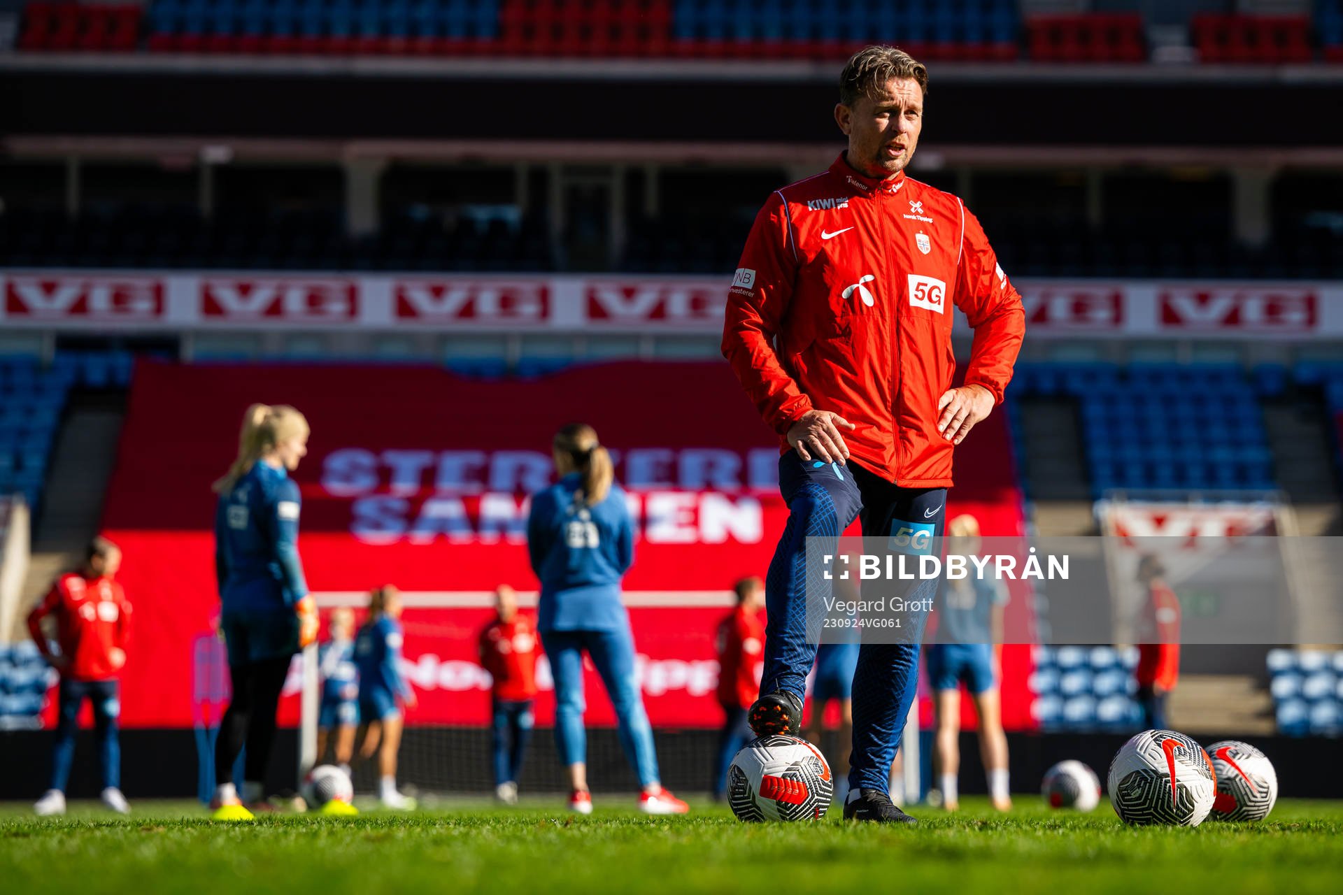 Bård Homstøl, coach of the Norwegian women's national football team, during a training session on September 24, 2023 in Oslo. 