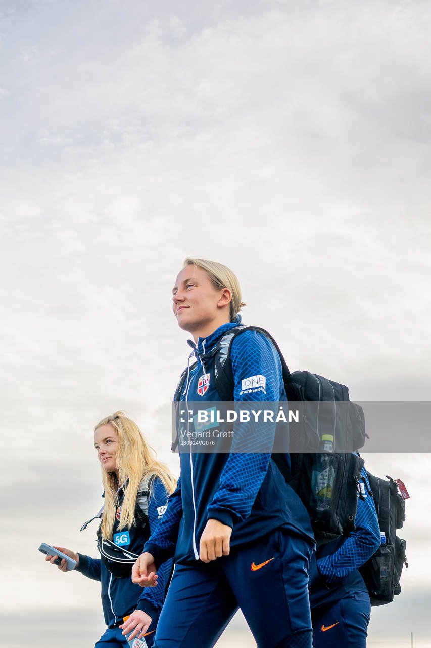 Goalkeeper Guro Pettersen and Lisa Naalsund of the