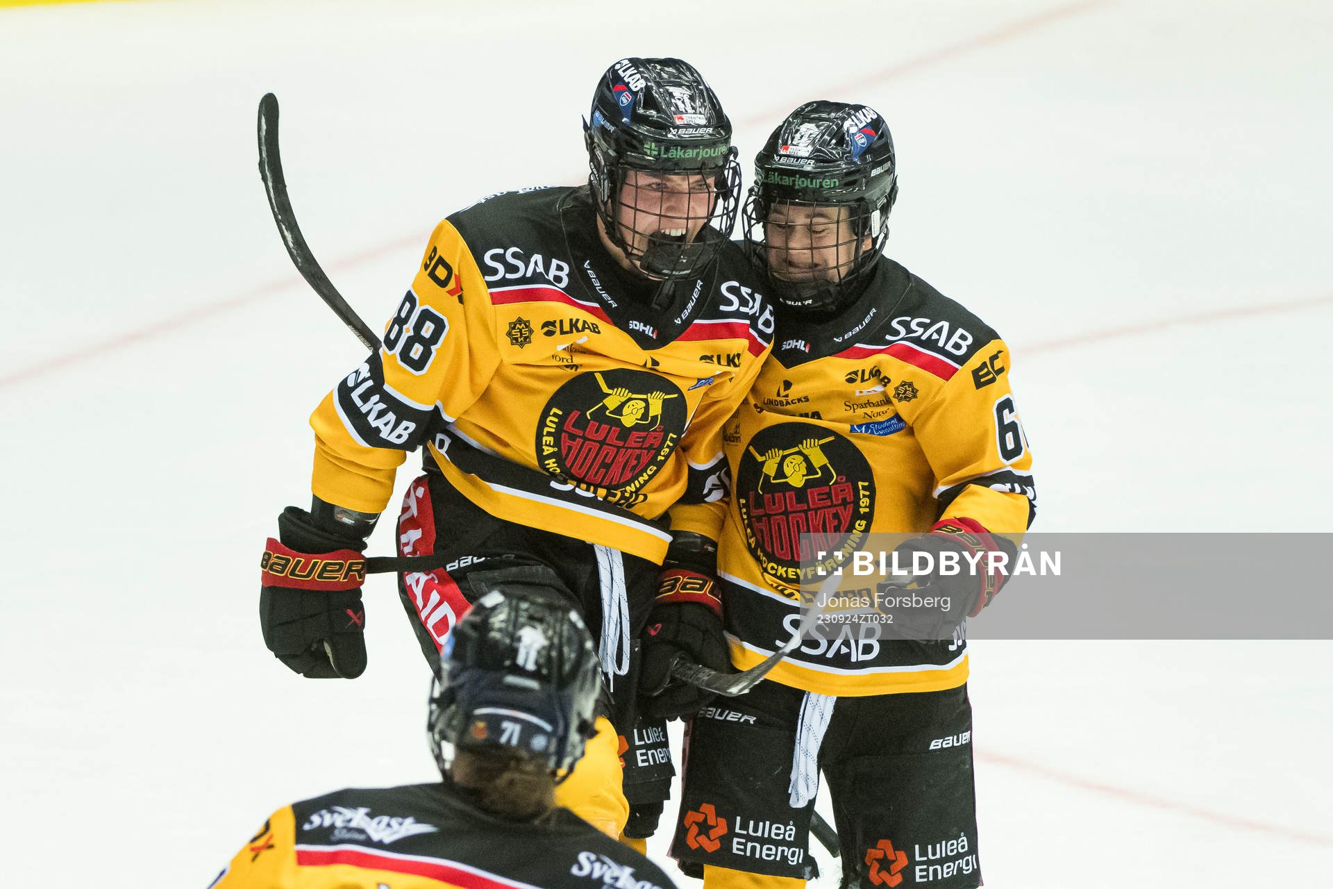 Luleås Ronja Savolainen jublar