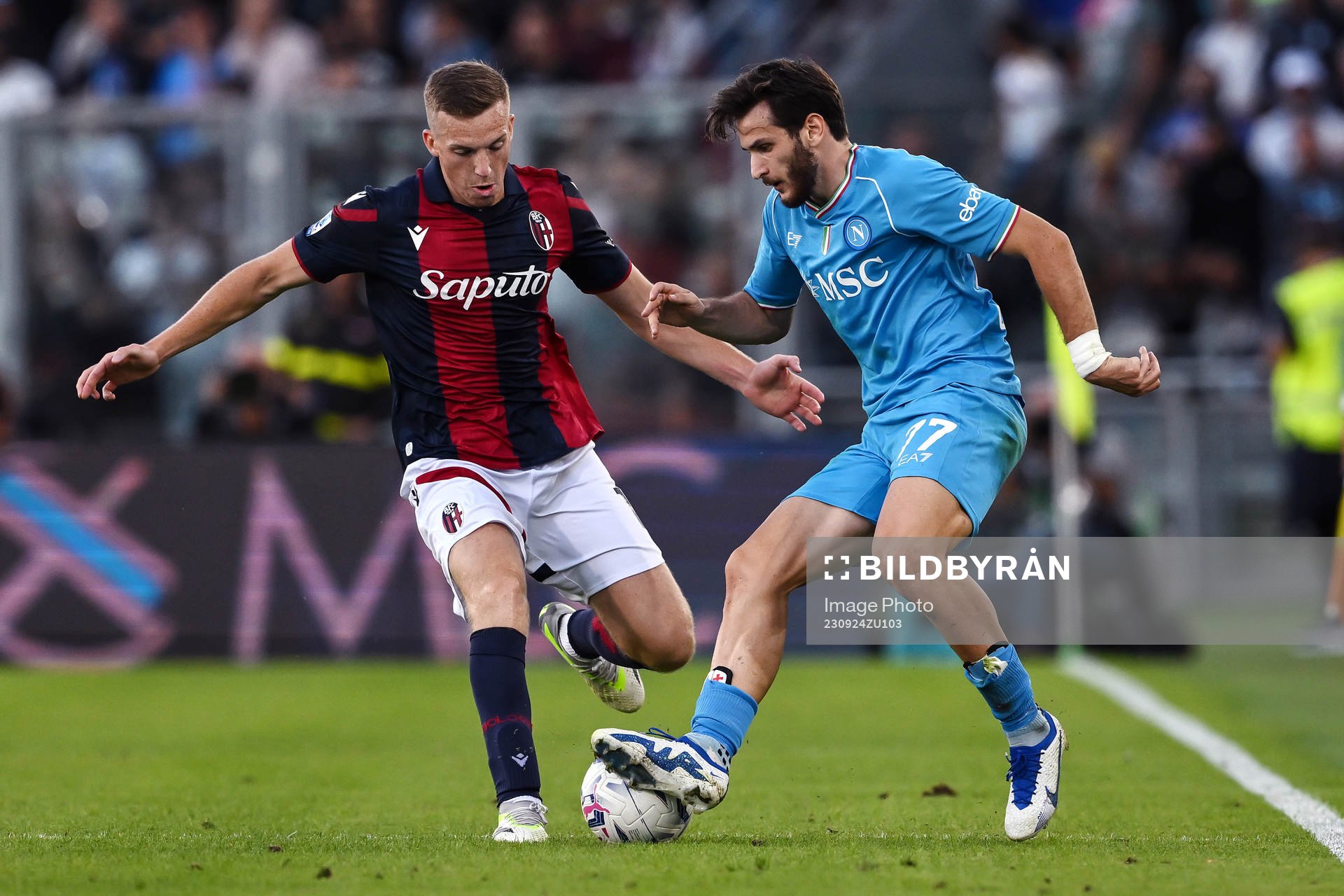 Mg Bologna 24/09/2023 - campionato di calcio serie A / Bologna-Napoli / foto Matteo Gribaudi/Image Sport nella foto: Jesper Karlsson (Bologna) - Khvicha Kvaratskhelia (Napoli).