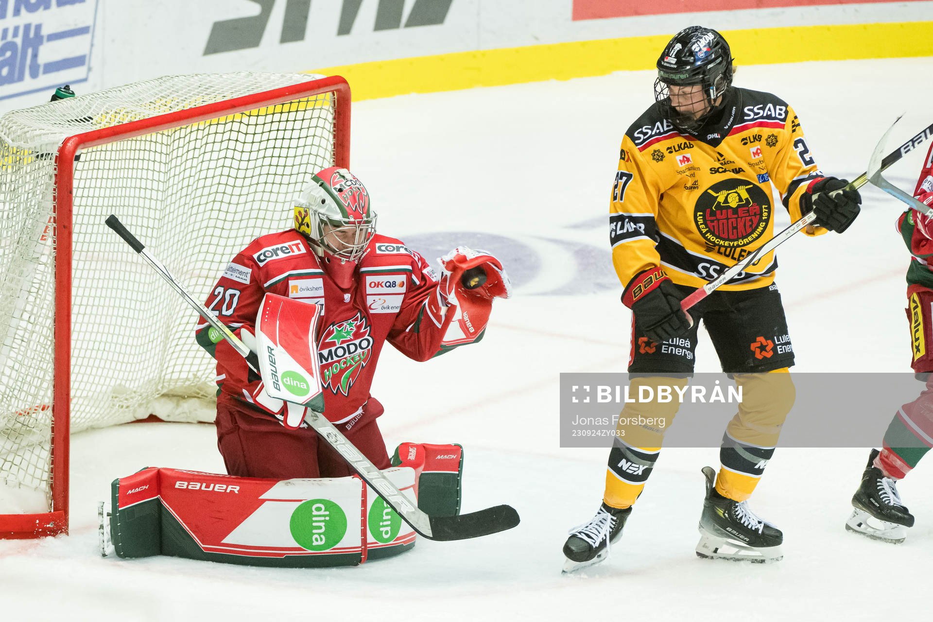 Modos målvakt Andrea Brändli och Luleås Jaycee Magwood