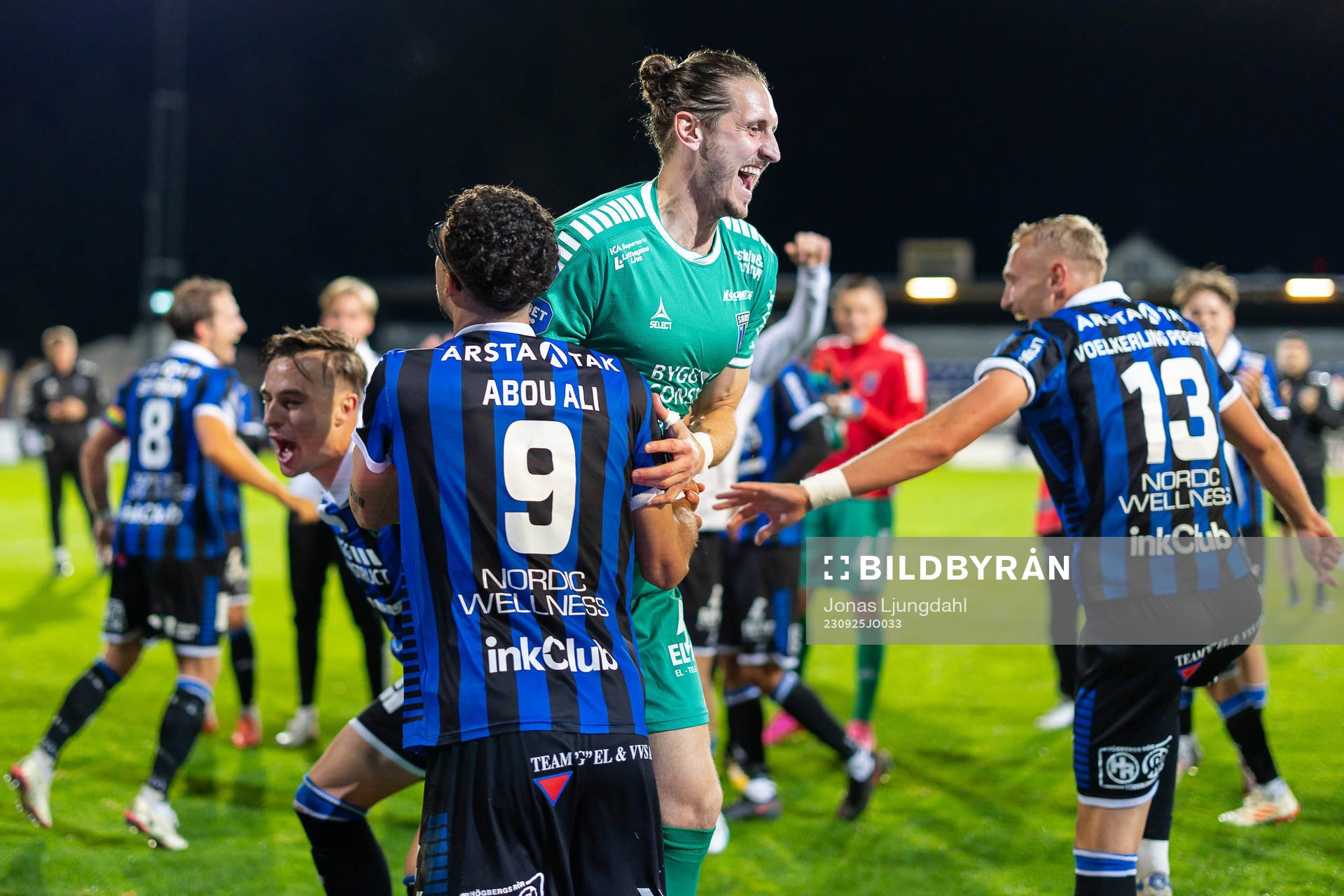 Sirius Wessam Abou Ali och målvakt David Mitov Nilsson