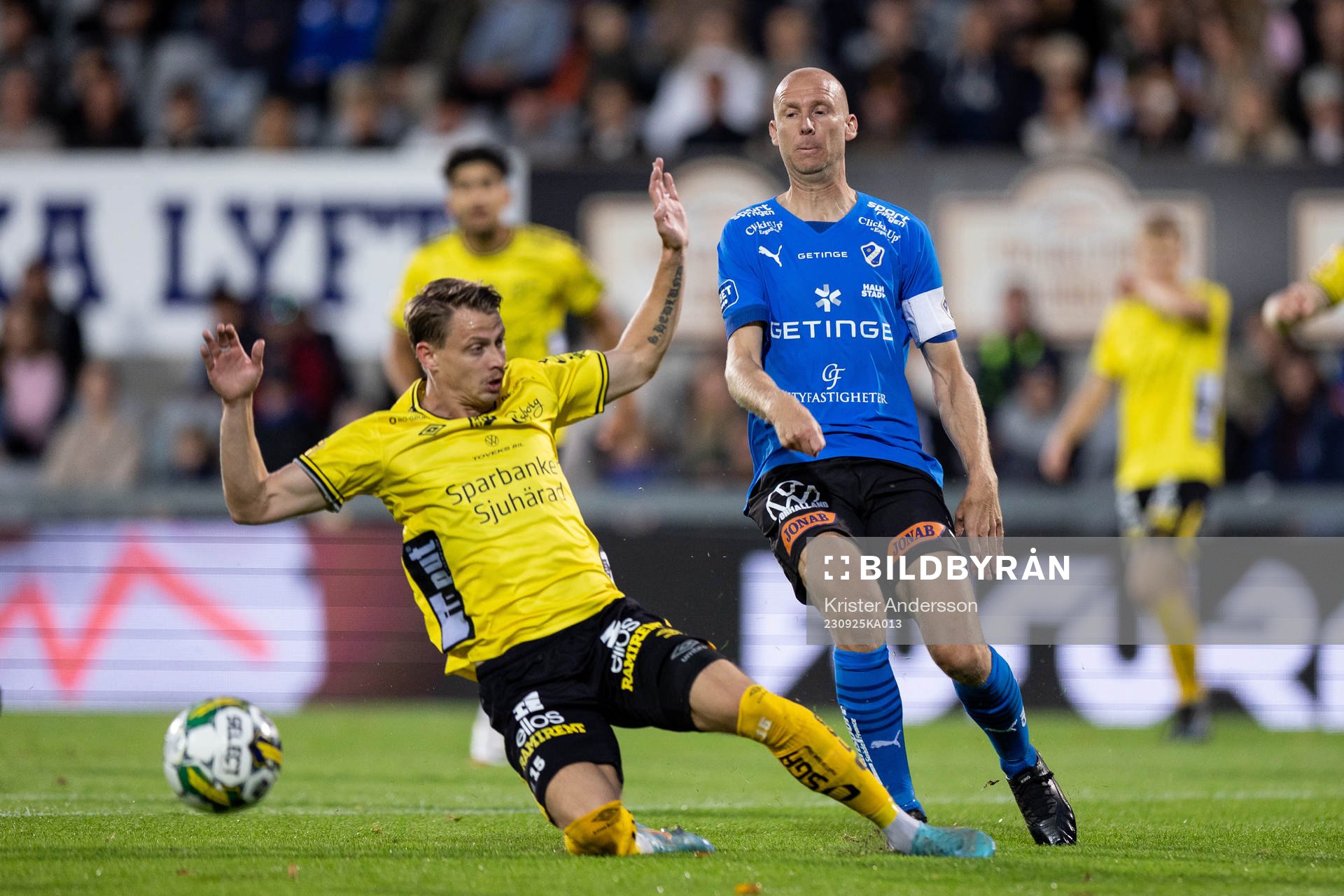 Elfsborgs Simon Hedlund och Halmstads Andreas Johansson