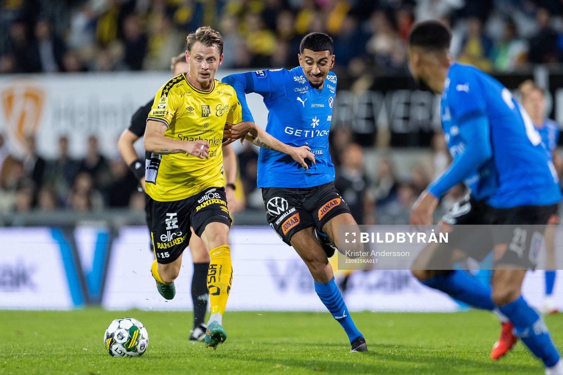 Elfsborgs Simon Hedlund och Halmstads Amir Al-Ammari