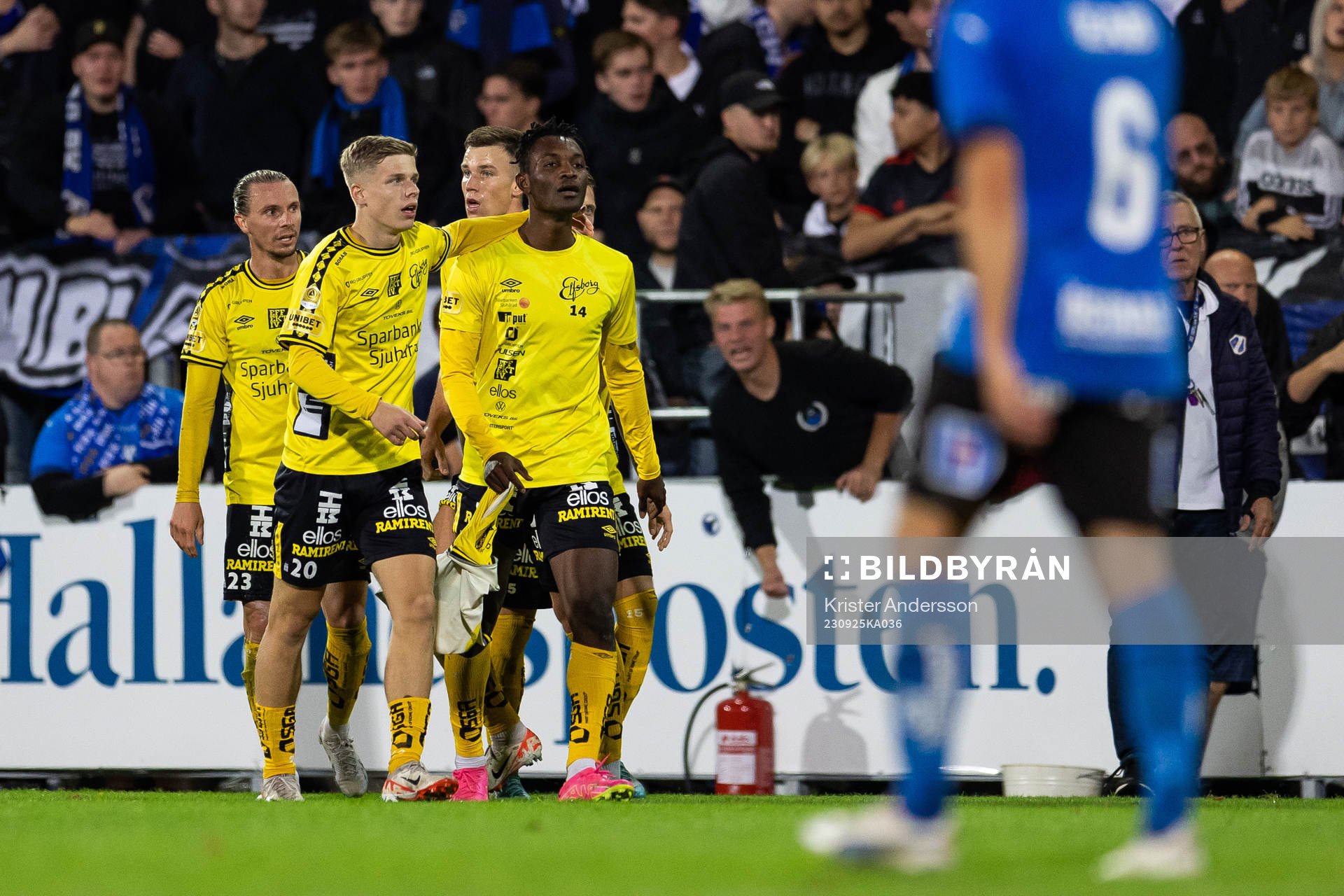 Elfsborgs Jalal Abdullai jublar med lagkamrater