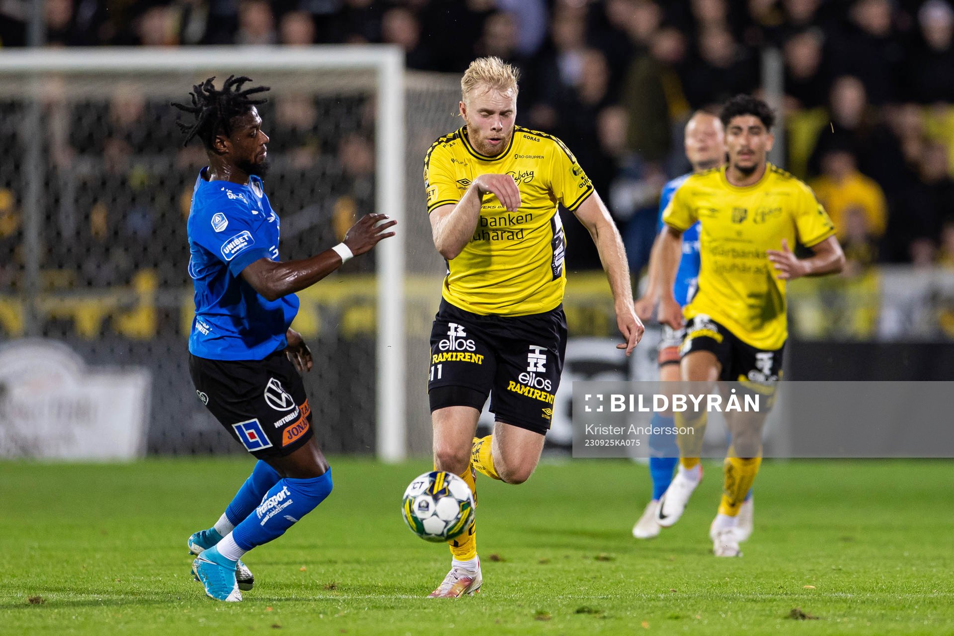 Halmstads Joseph Baffoe och Elfsborgs Sveinn Guðjohnsen