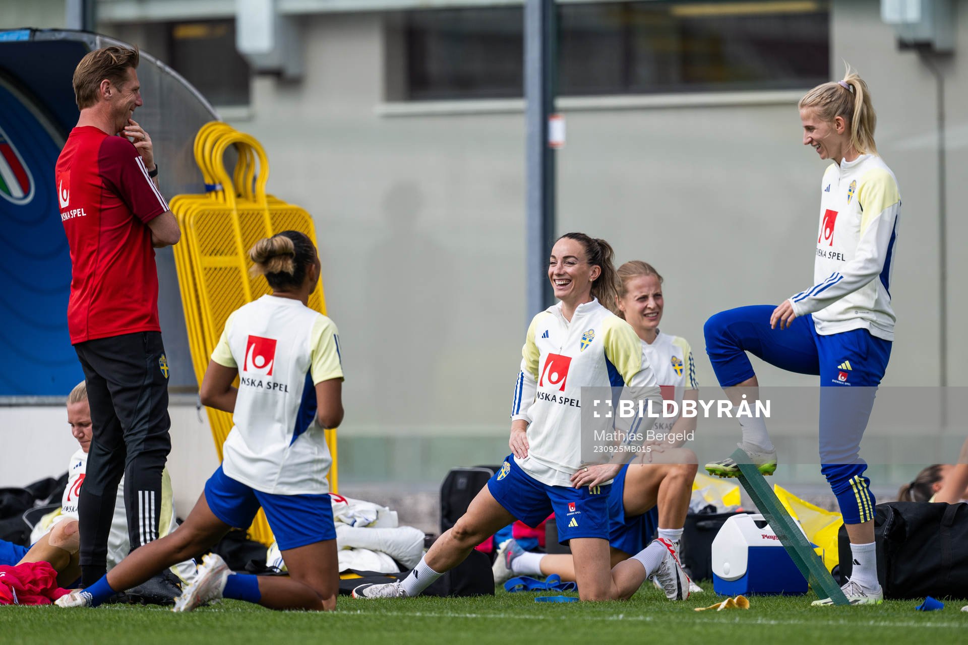 Madelen Janogy, Kosovare Asllani and Sofia Jakobsson of the