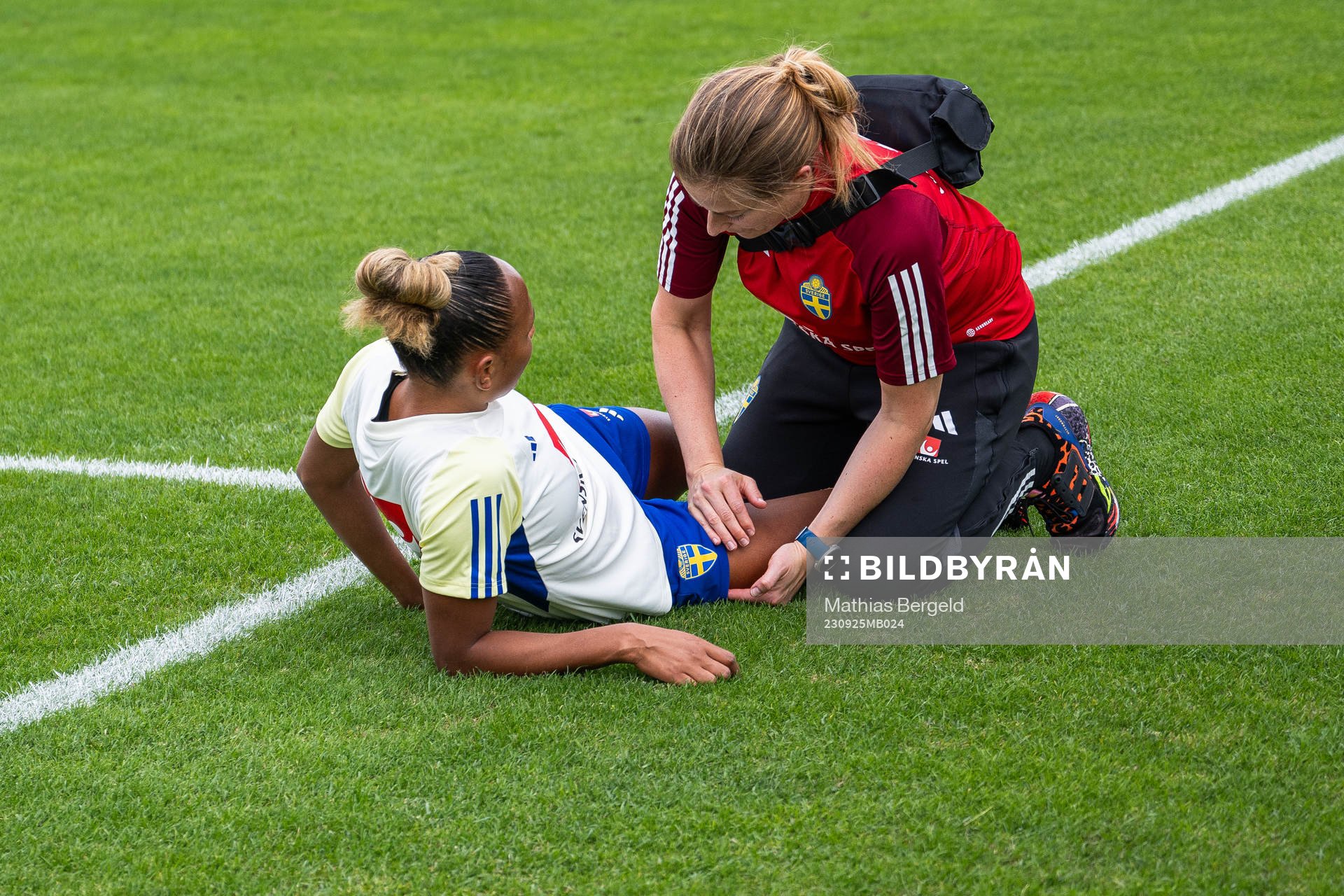 Madelen Janogy receives attention from Physio Jenny Larsson