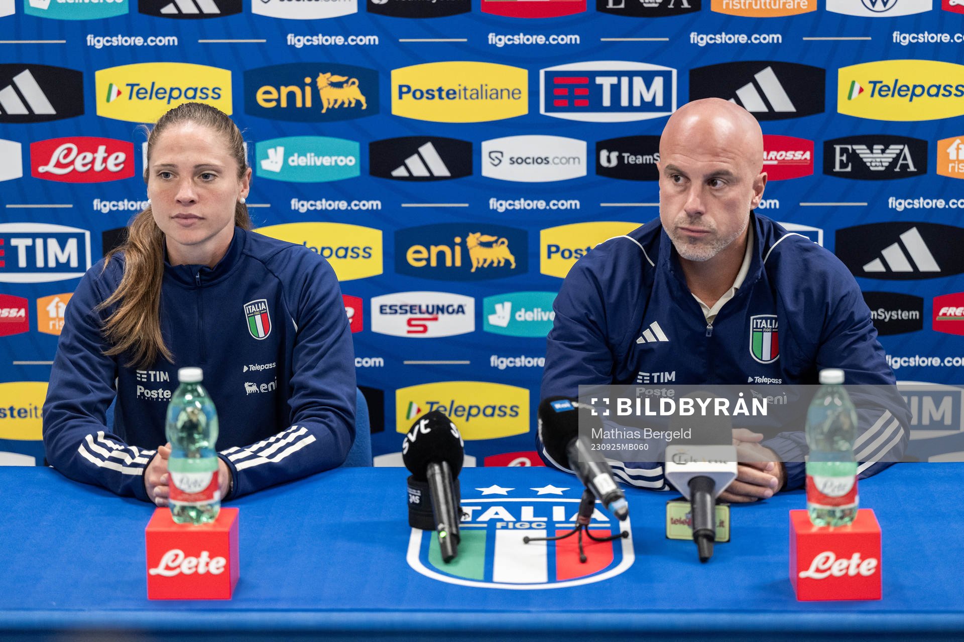 Goalkeeper Laura Giuliani and head coach Andrea Soncin of