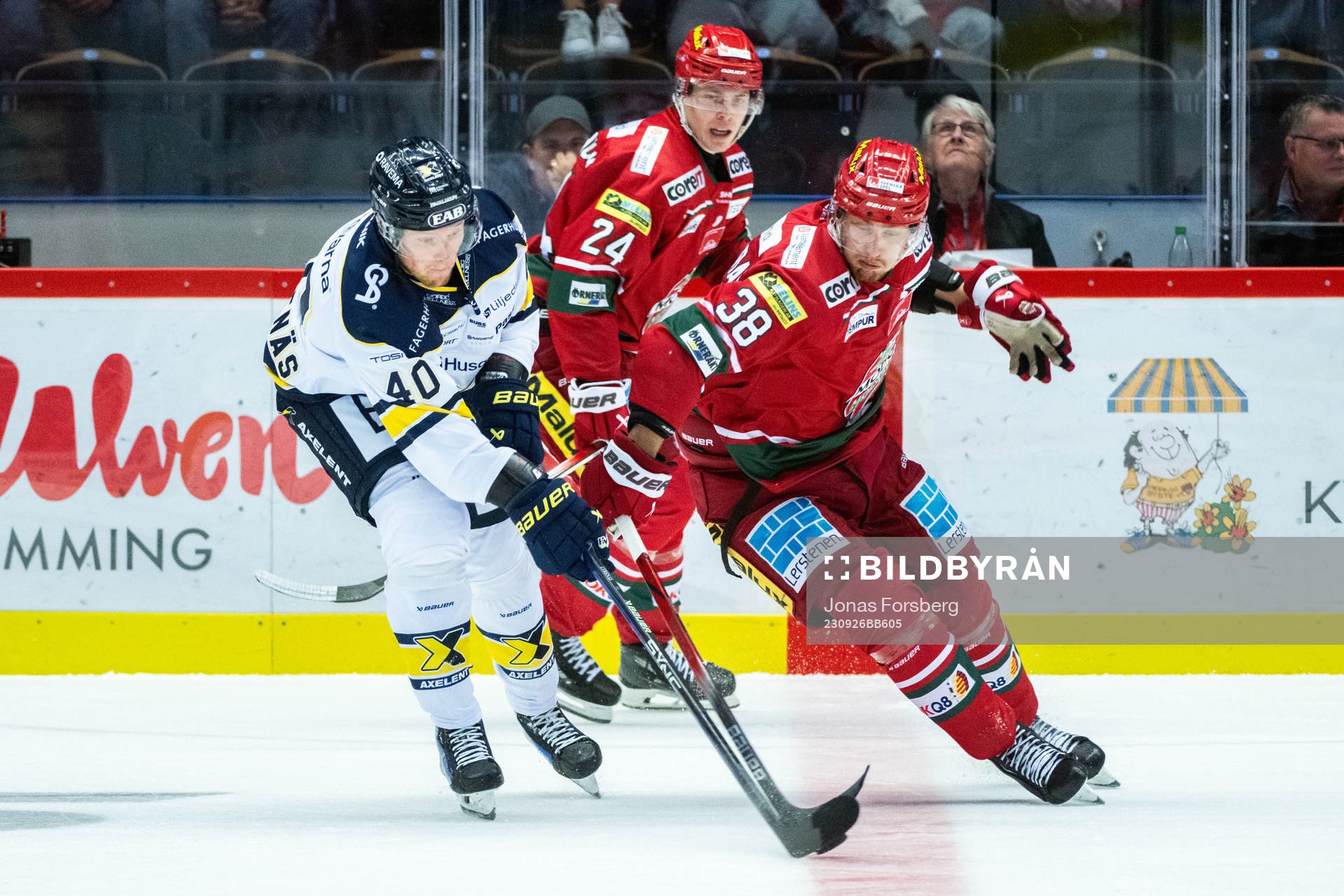HV71s Oskar Stål-Lyrenäs och MoDos Johan Södergran