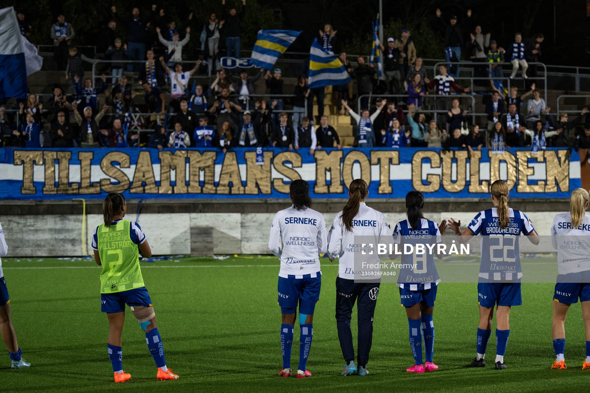 IFK Göteborgs spelare tackar publiken