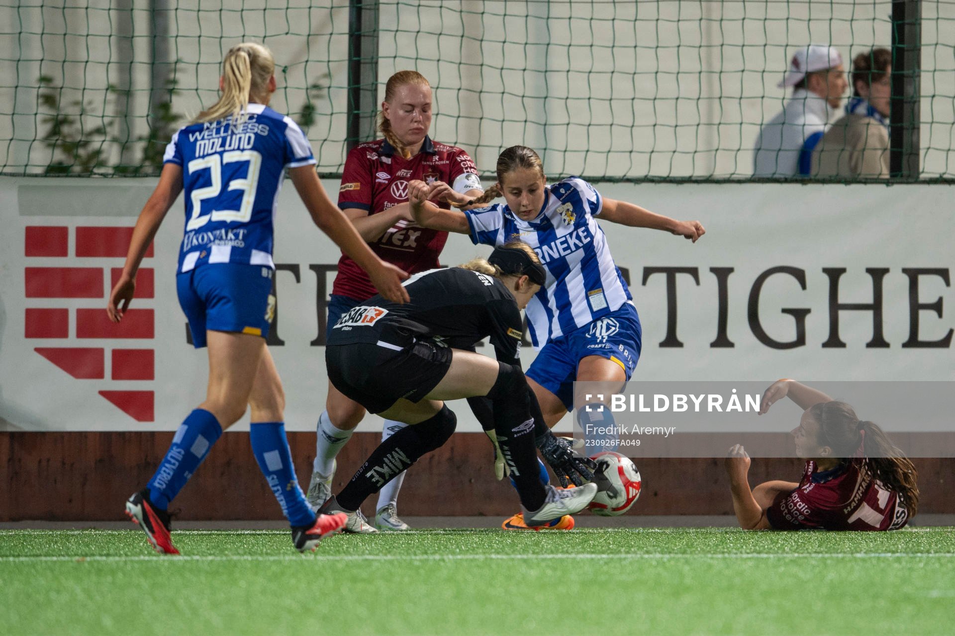 Örgrytes målvakt Clara Andersson och IFK Göteborgs