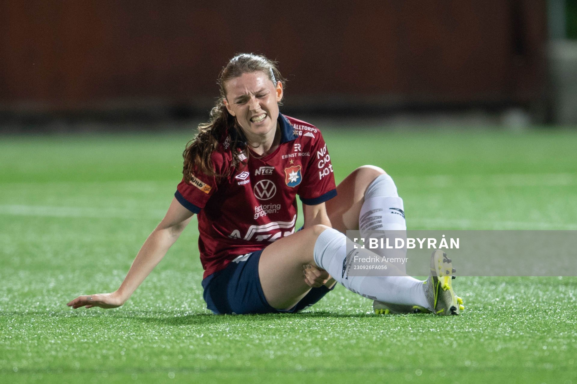 Örgrytes Melissa Davin har ont under fotbollsmatchen i Division 1 södra mellan IFK Göteborg och Örgryte den 26 september 2023 i Göteborg.