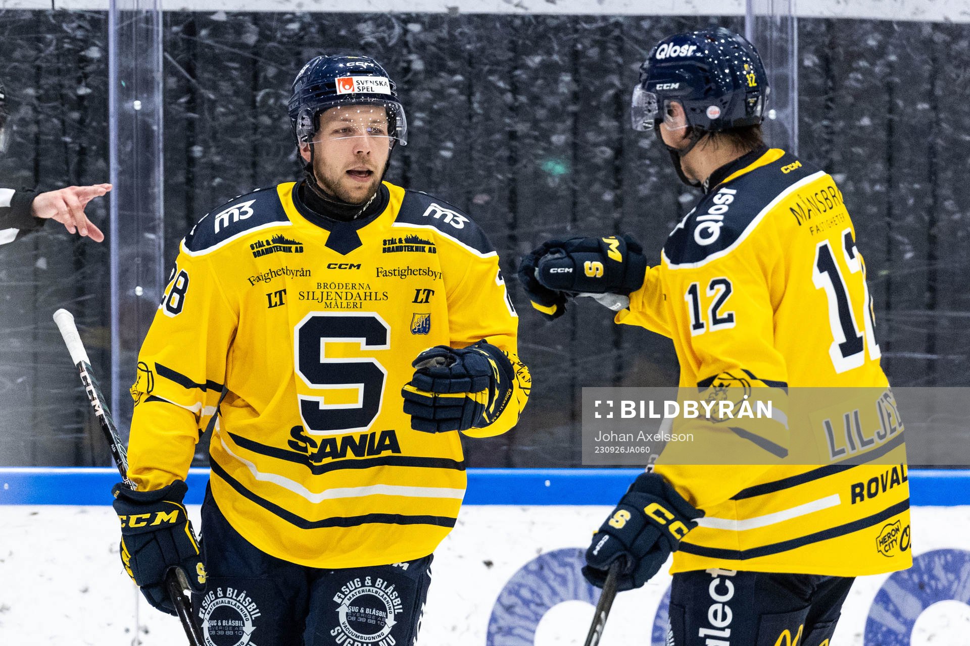 Södertäljes Emil Alba jublar med Viktor Liljegren