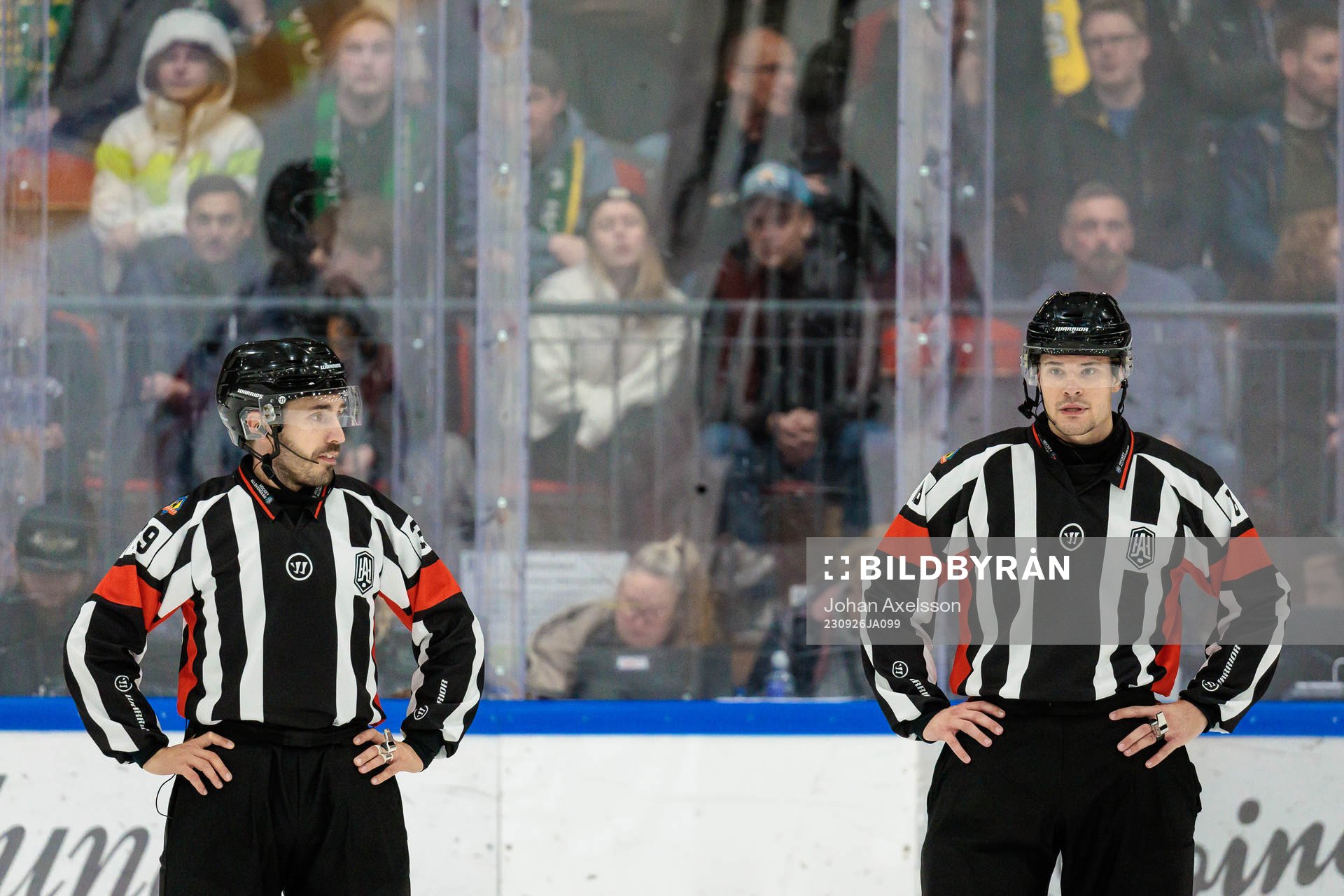 Domare Mattias Enroth i samtal med Domare Carl von Sivers