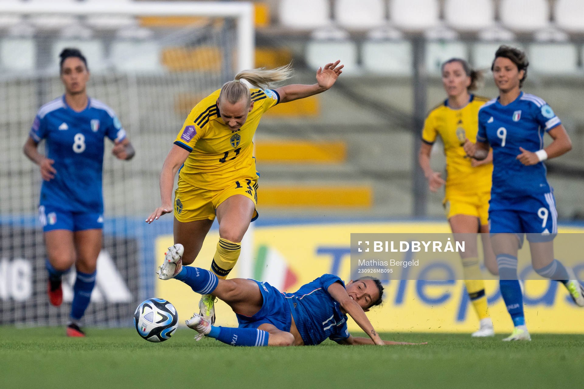 Stina Blackstenius of Sweden and Lucia di Guglielmo of Italy