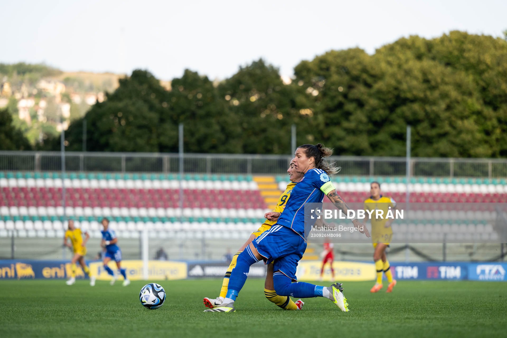 Kosovare Asllani of Sweden and Elena Linari of Italy