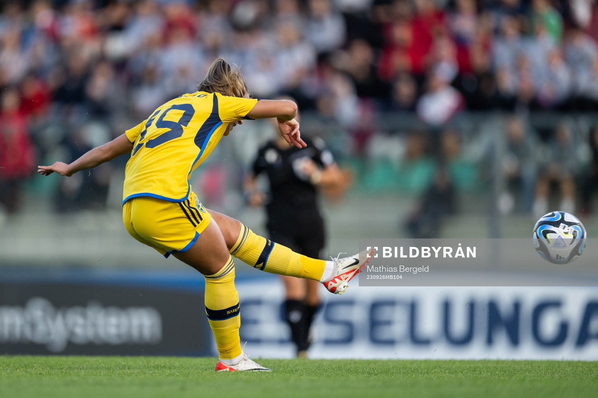 Johanna Rytting Kaneryd of Sweden scores 0-1
