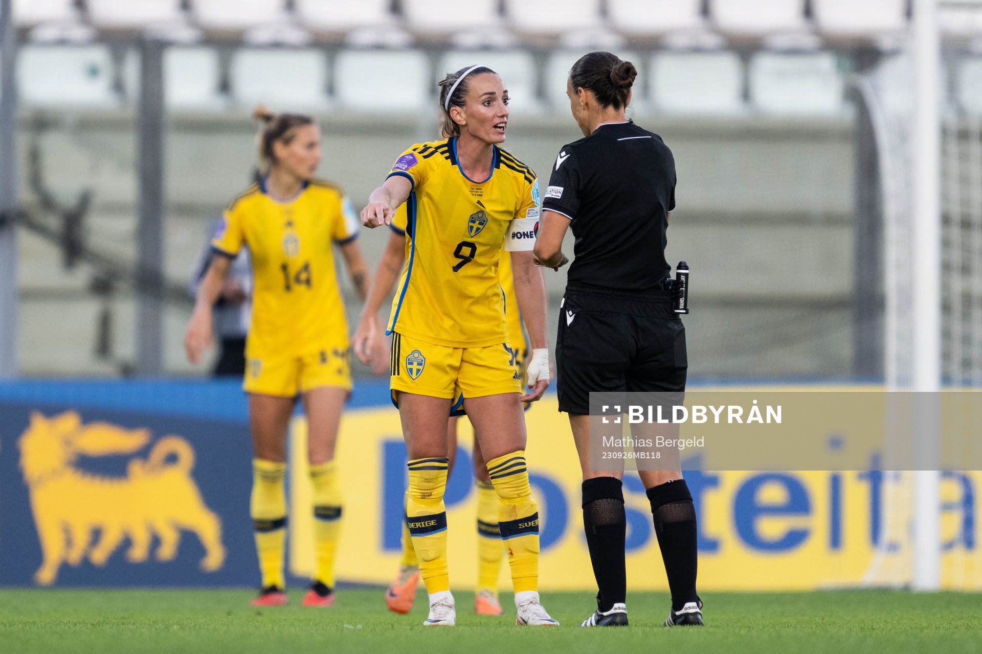 Kosovare Asllani of Sweden in a discussion with referee