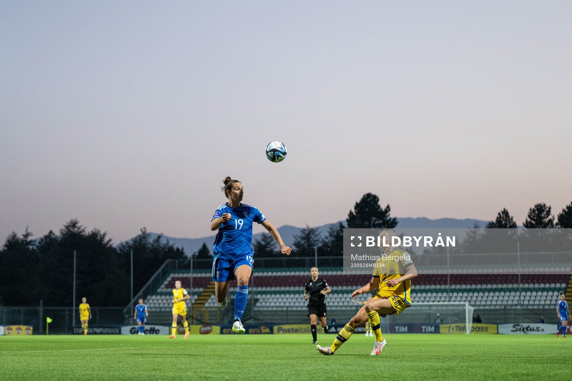 Martina Lenzini of Italy and Jonna Andersson of Sweden