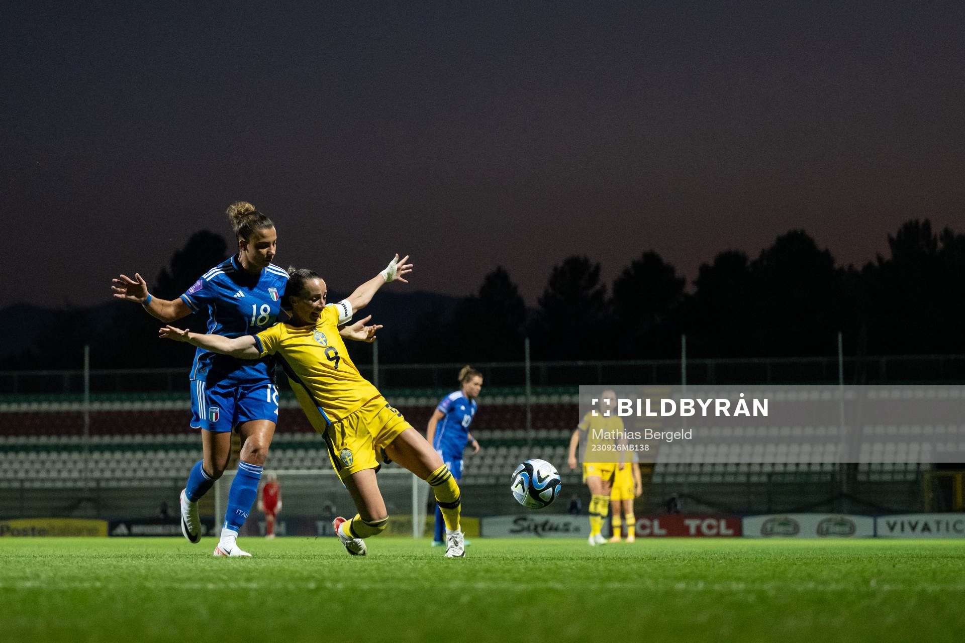 Arianna Caruso of Italy and Kosovare Asllani of Sweden