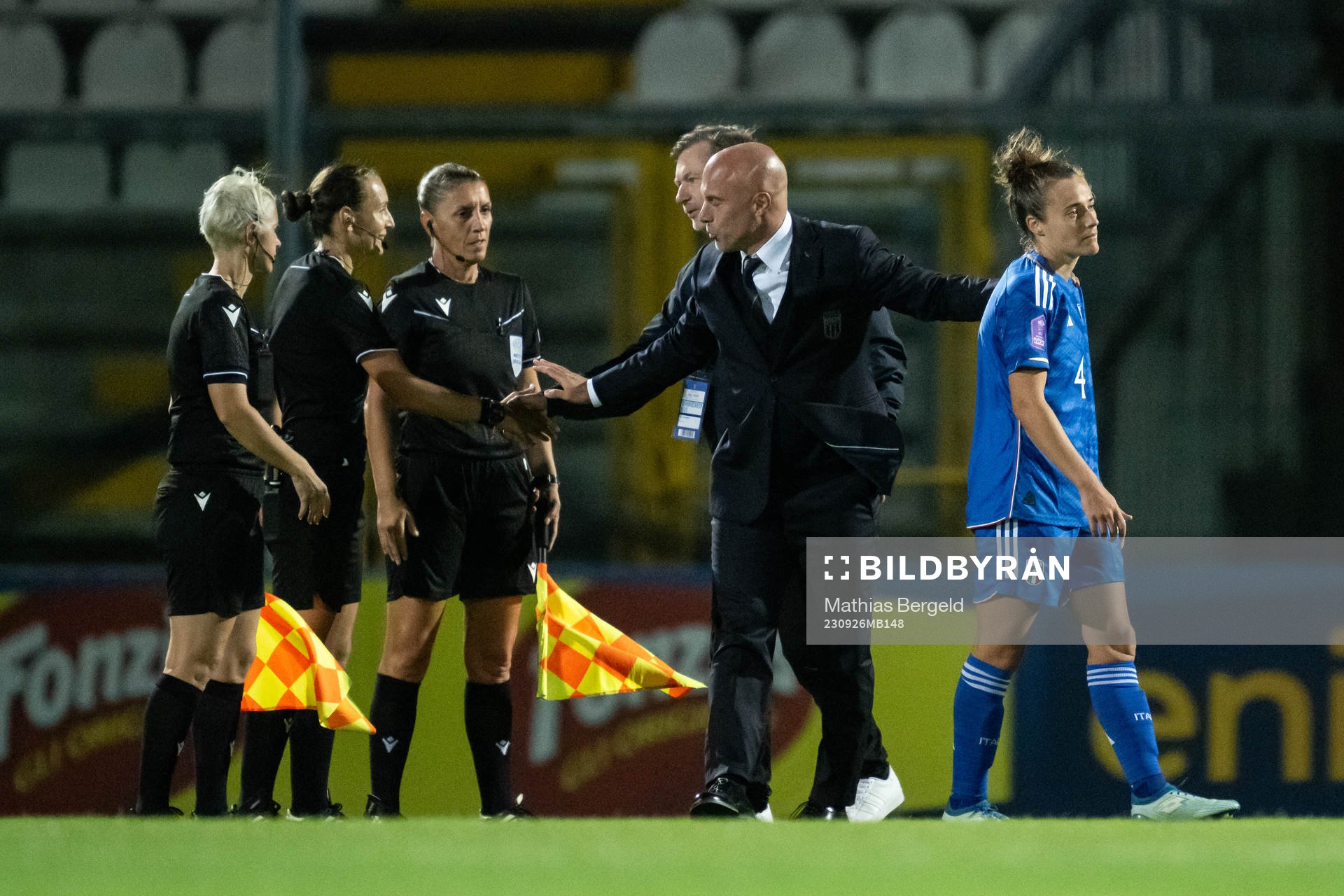 Head coach Andrea Soncin and Aurora Galli of Italy reacts