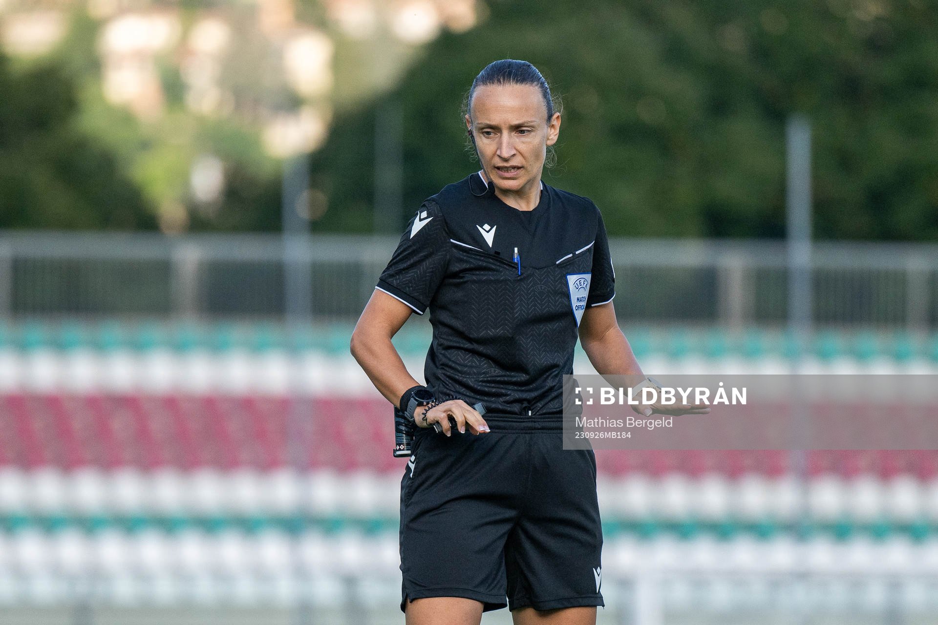 Referee Rebecca Welch Ivana Projkovska