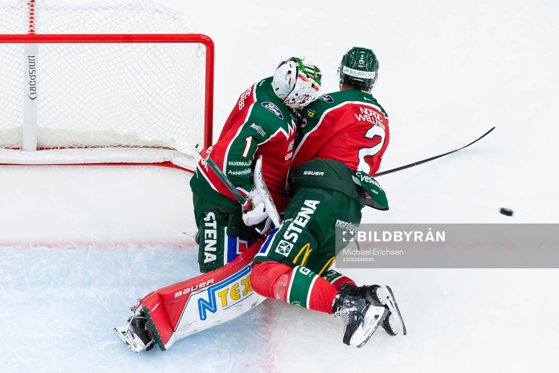 Frölundas målvakt Lars Johansson och Christian Folin