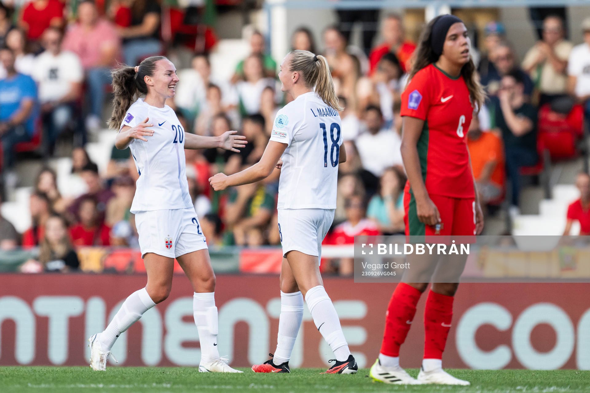 Frida Maanum celebrate with Marit Bratberg Lund of Norway