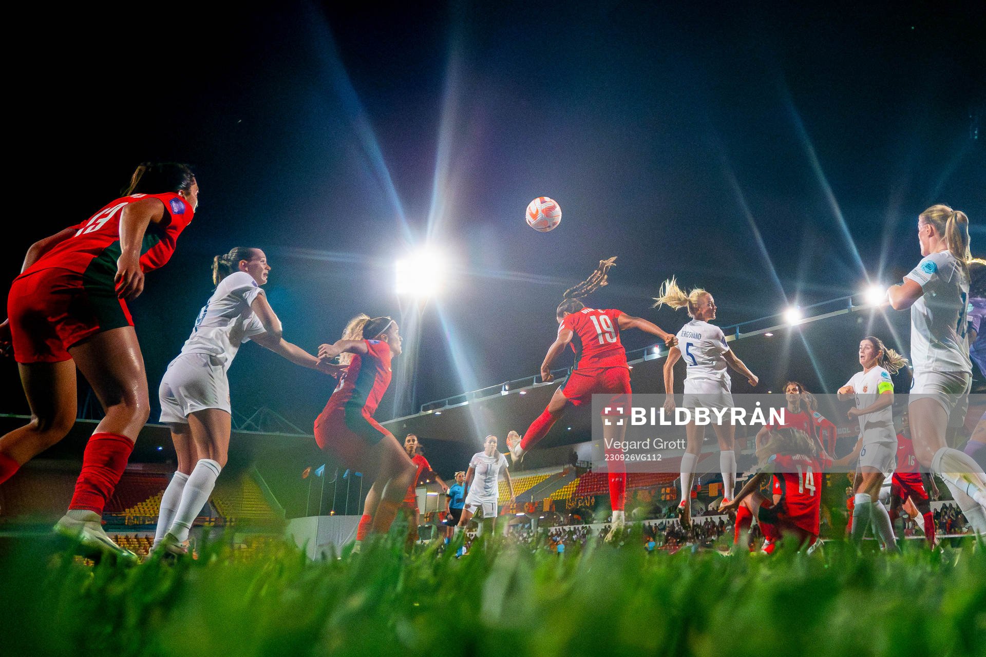 Diana Gomes of Portugal and Guro Bergsvand of Norway