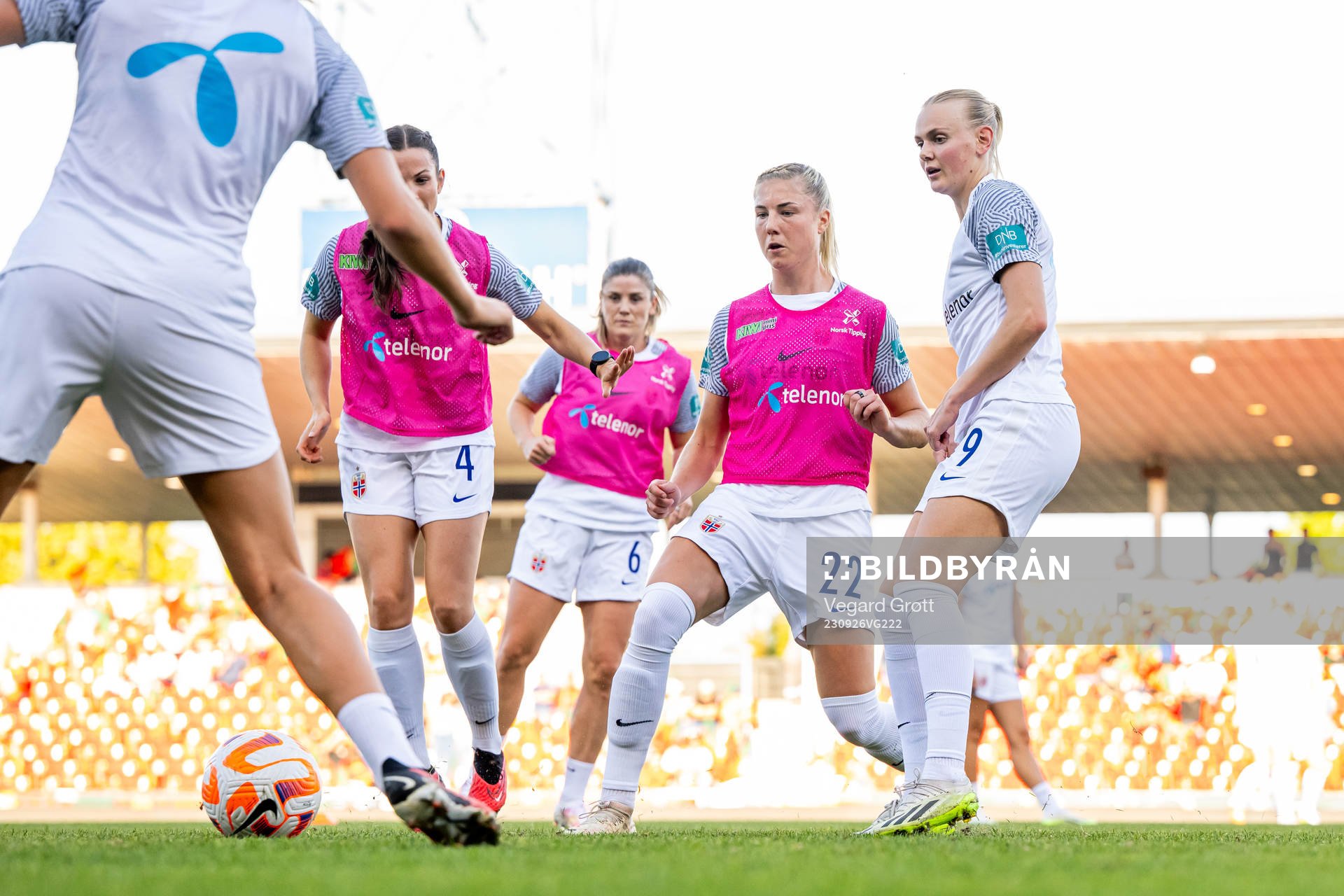 Sophie Román Haug and Karina Sævik of Norway warm up
