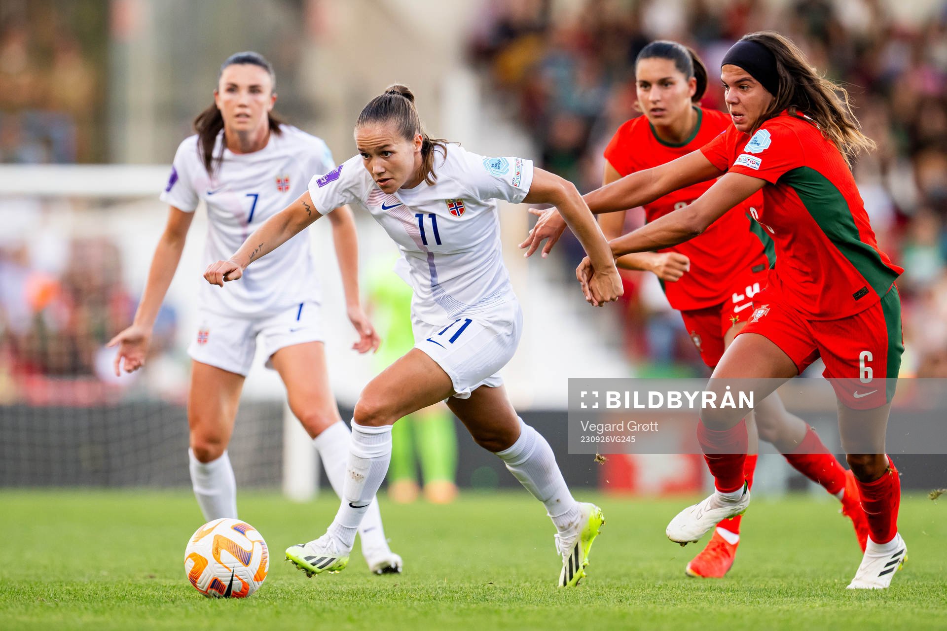 Guro Reiten of Norway and Andreia Jacinto of Portugal