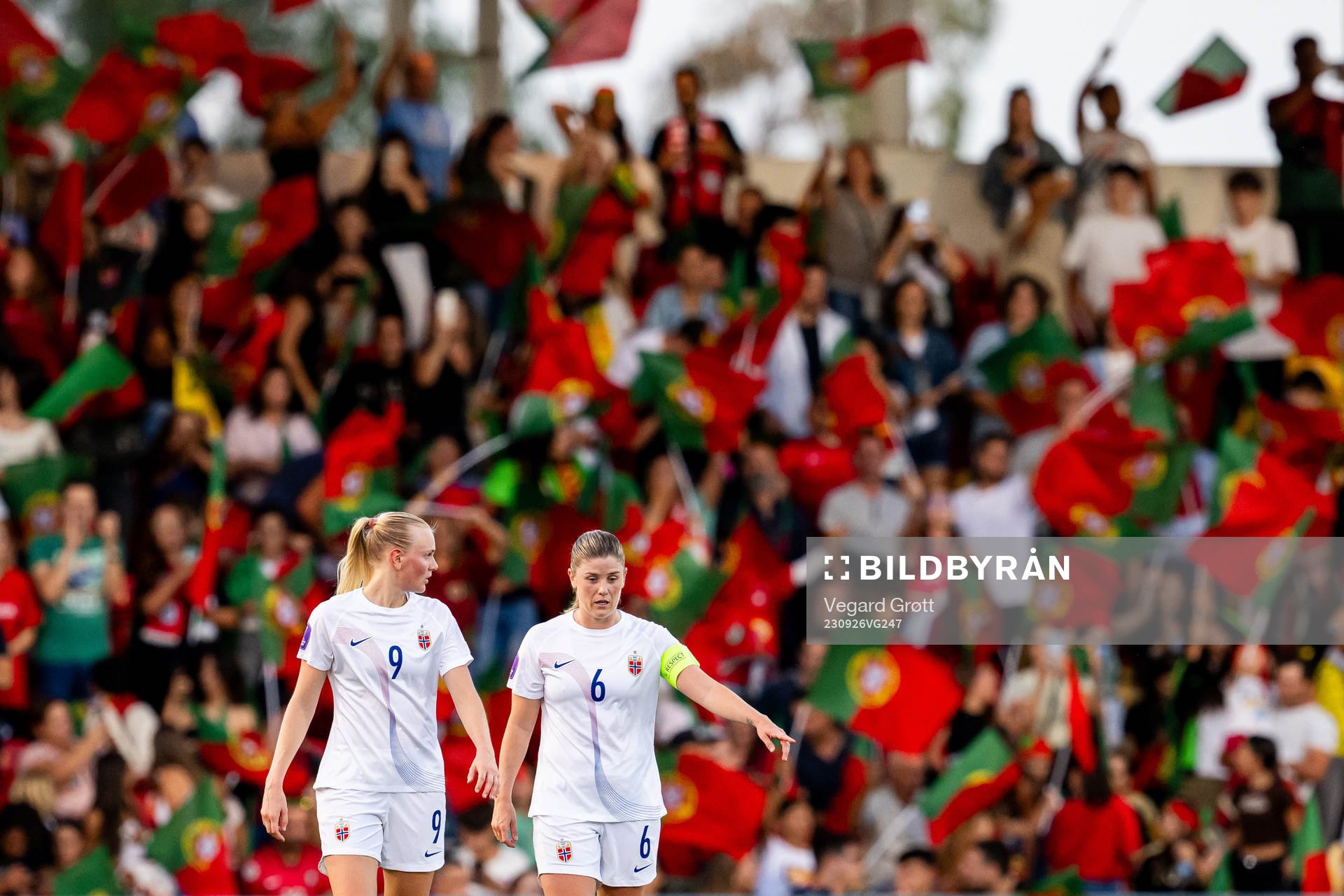 Karina Sævik and Maren Mjelde of Norway look dejected
