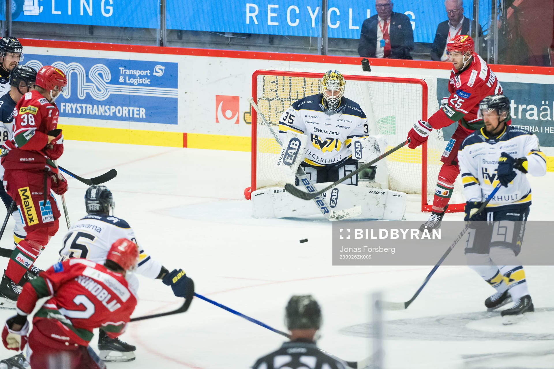 HV71s målvakt Victor Brattström