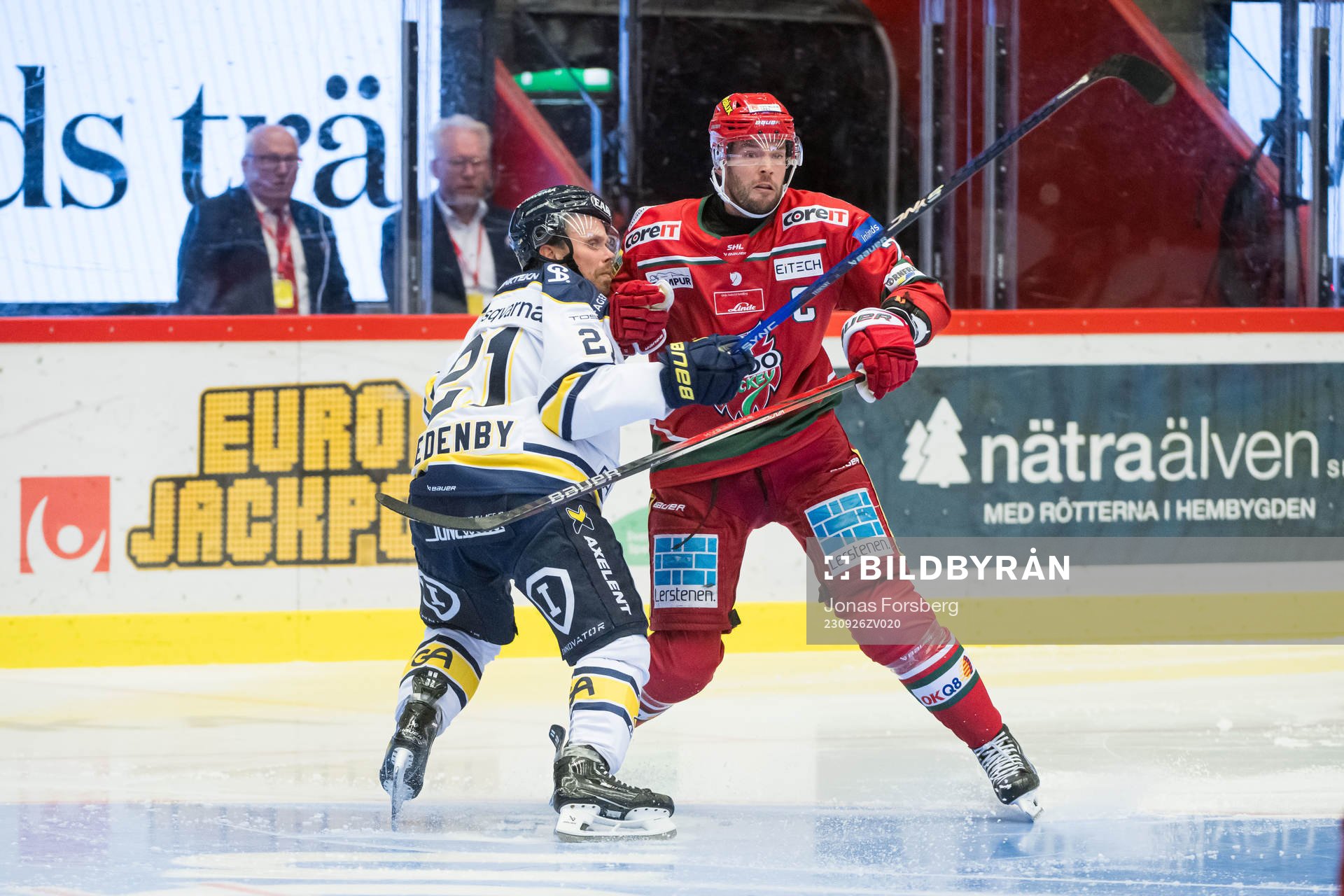 MoDos David Rundblad och HV71s Mattias Tedenby