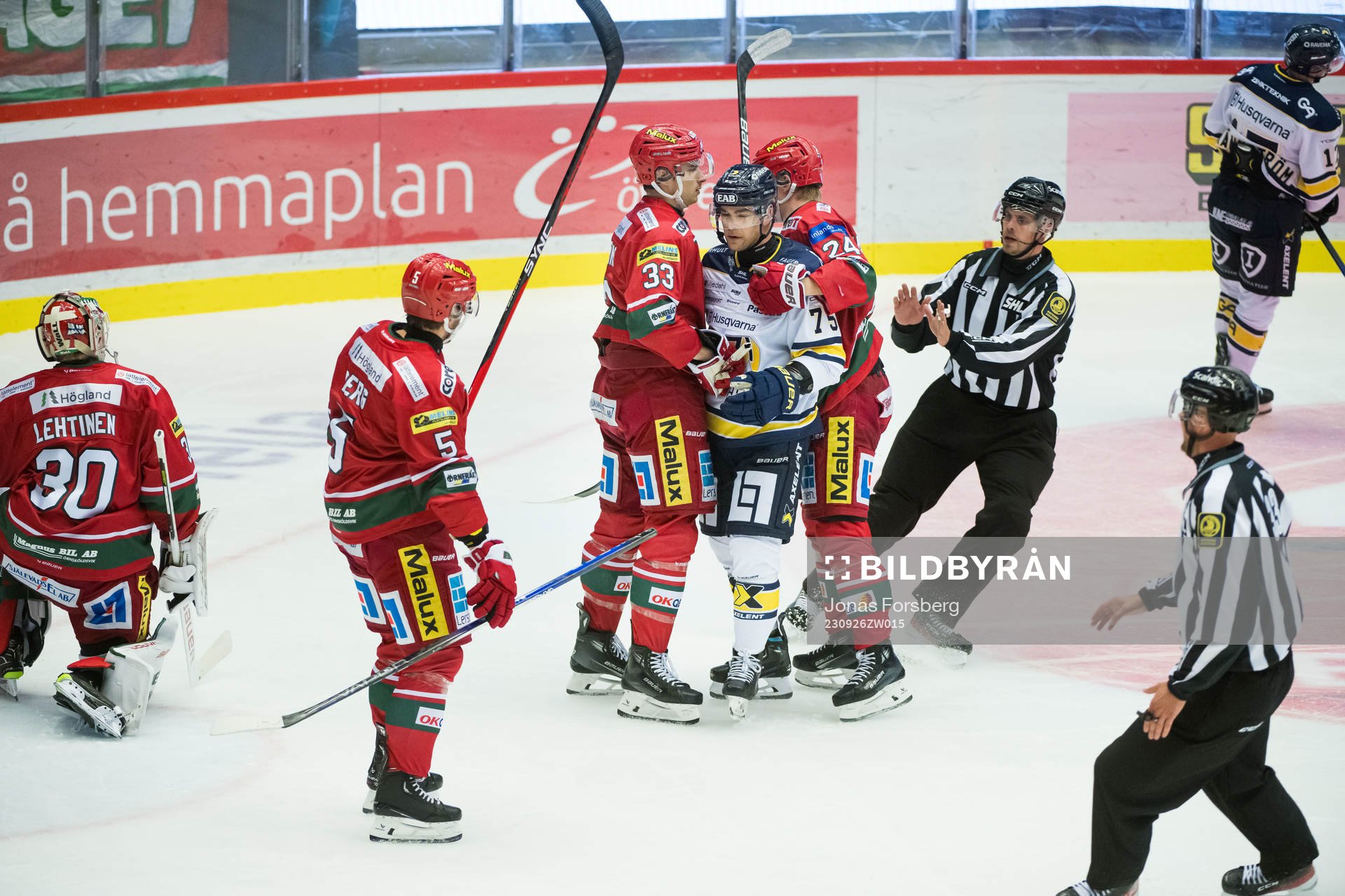 HV71s Radan Lenc och MoDos Kristians Rubins, Erik Walli,