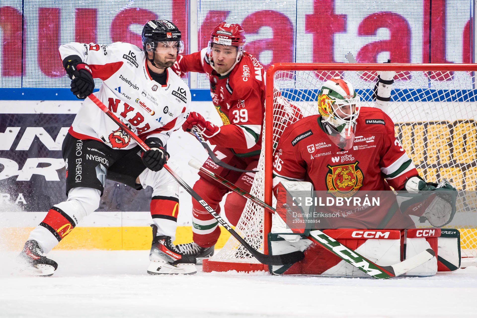 Moras Kristoffer Gunnarsson och Moras målvakt Waltteri