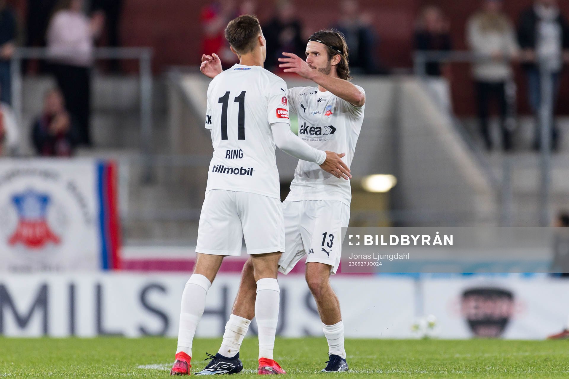 Helsingborgs Erik Ring och Wilhelm Loeper jublar 1-1 under fotbollsmatchen i Superettan mellan Öster och Helsingborg den 27 september 2023 i Växjö. 
