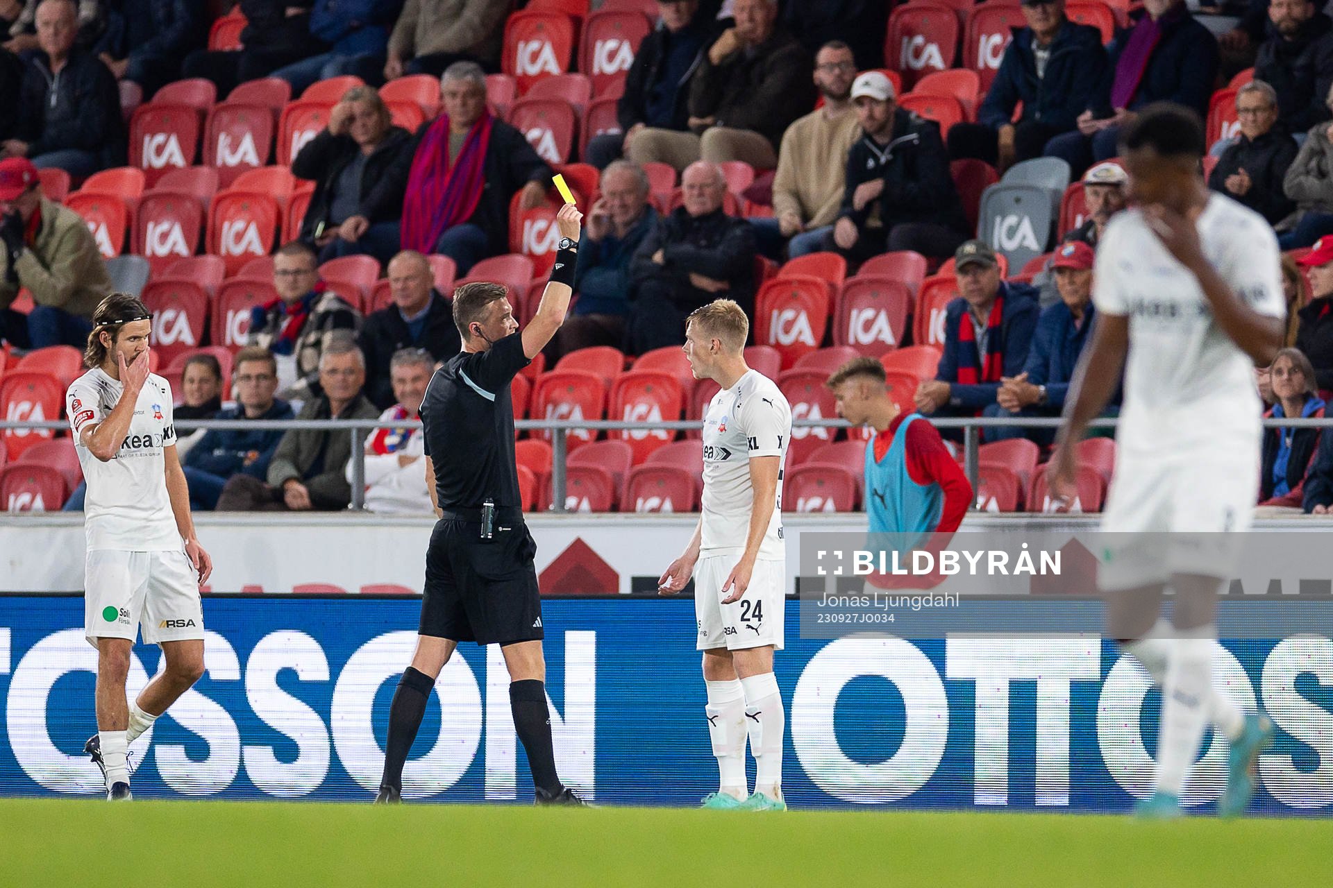 Helsingborgs Emil Hellman tilldelas gult kort